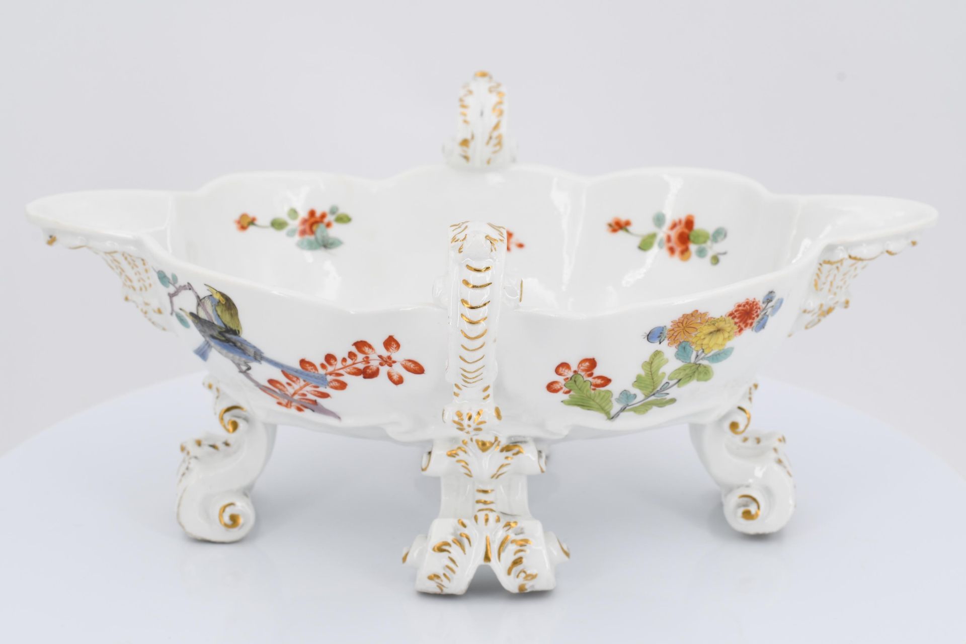 Porcelain sauce boat with Kakiemon decor - Image 4 of 7