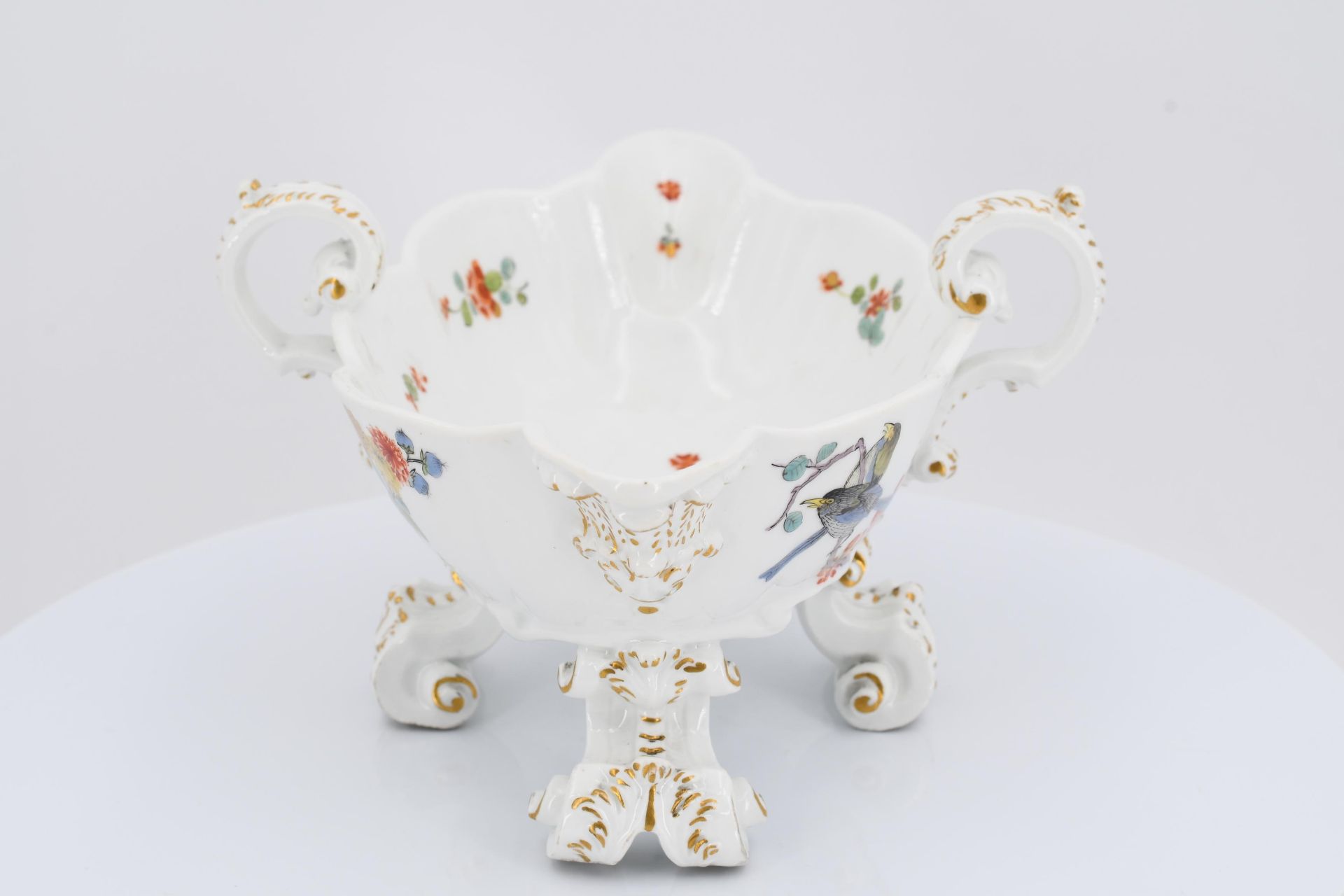 Porcelain sauce boat with Kakiemon decor - Image 5 of 7