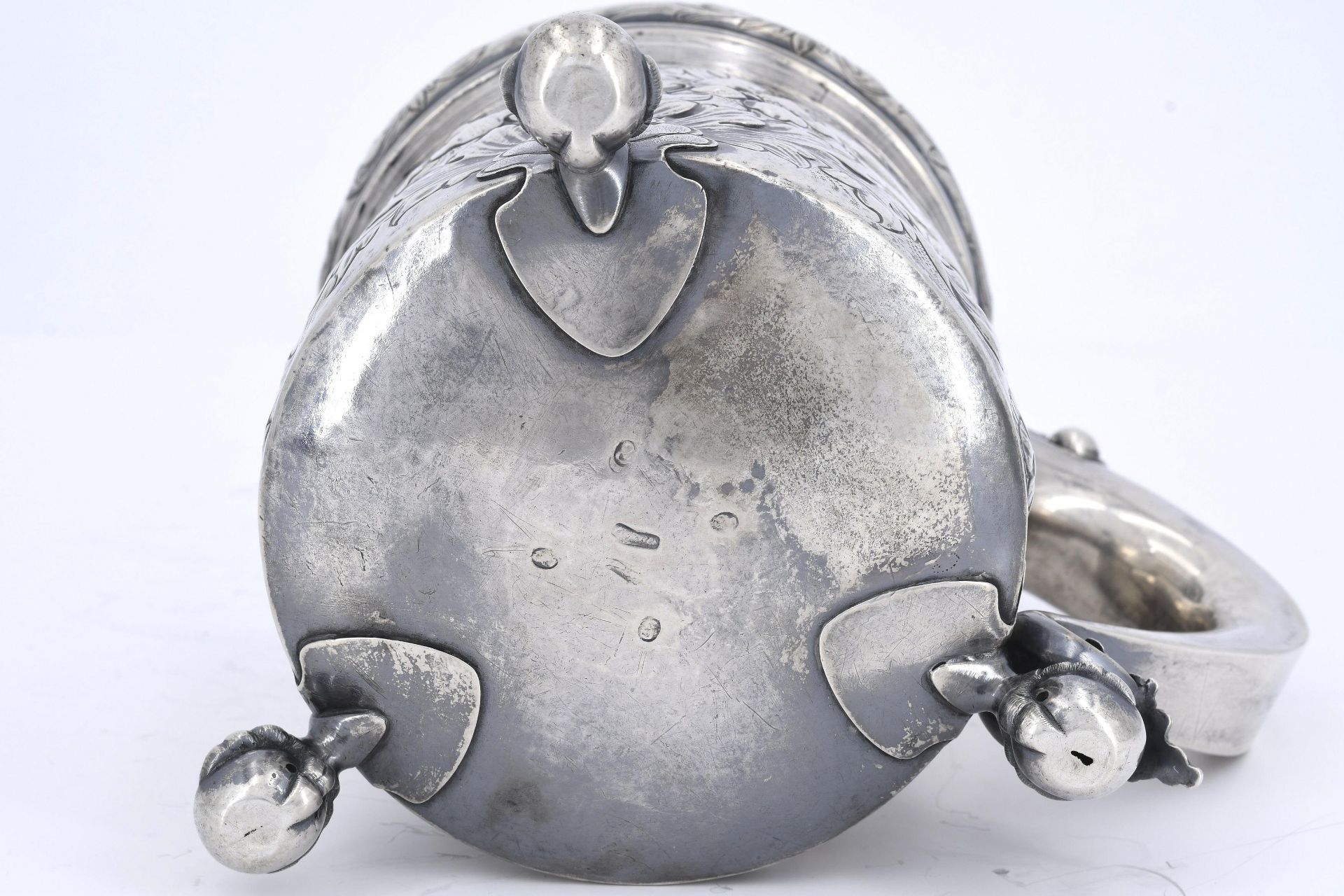Large lidded silver beaker with lion décor on spheric feet - Image 8 of 8