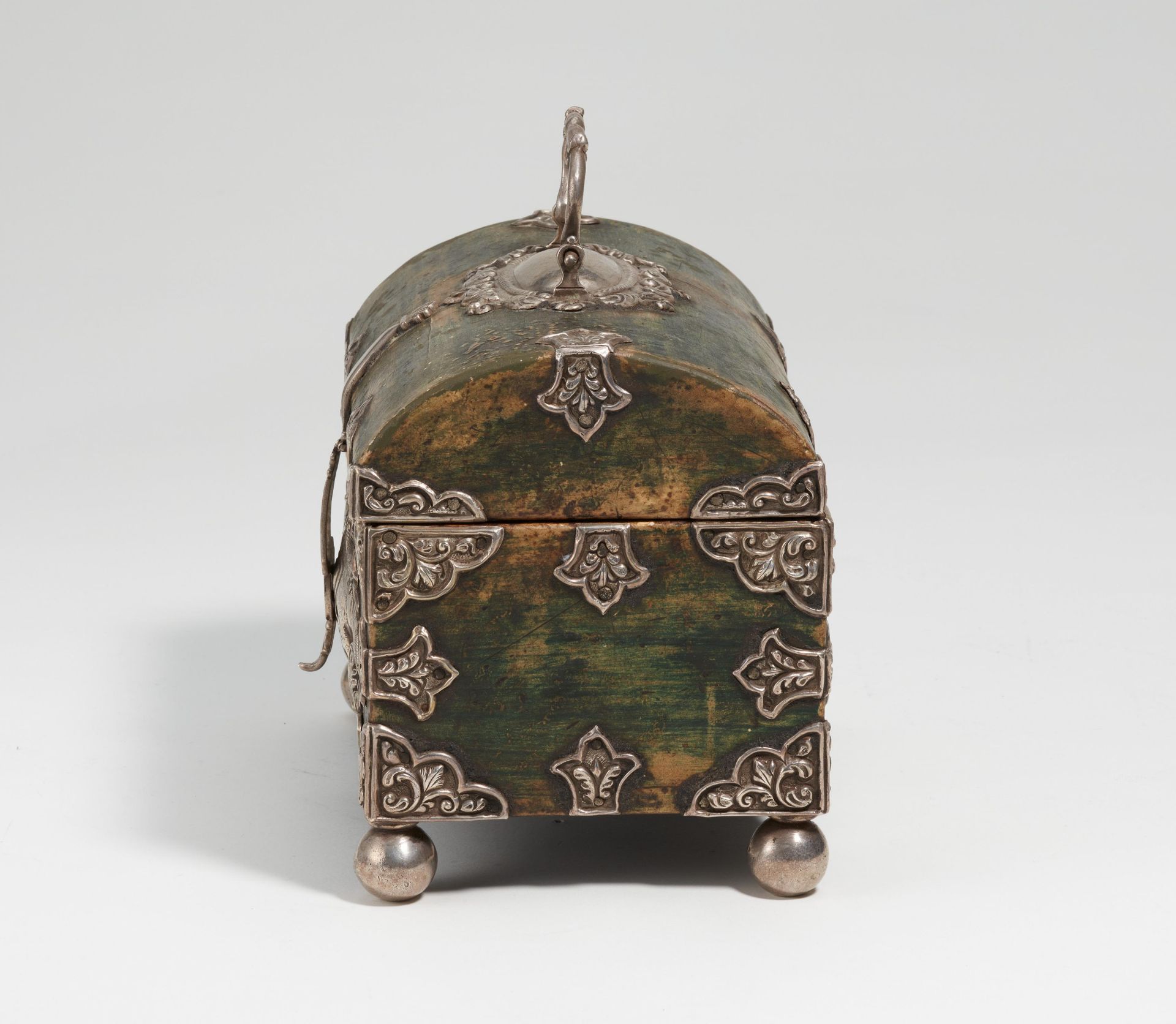 Small wooden casket with silver fittings - Image 2 of 6