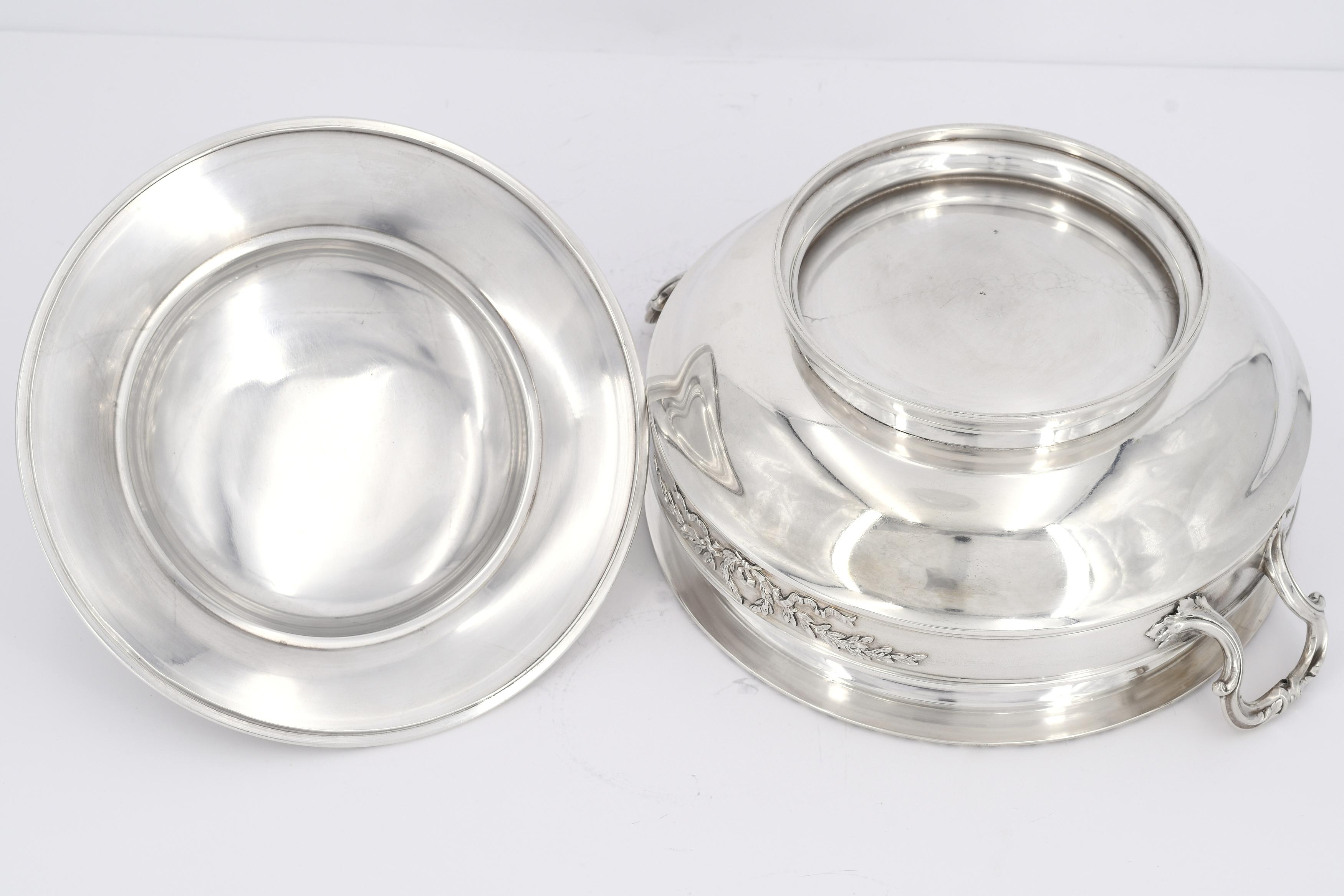 Silver vegetable bowl with laurel wreaths and floral knob - Image 7 of 8