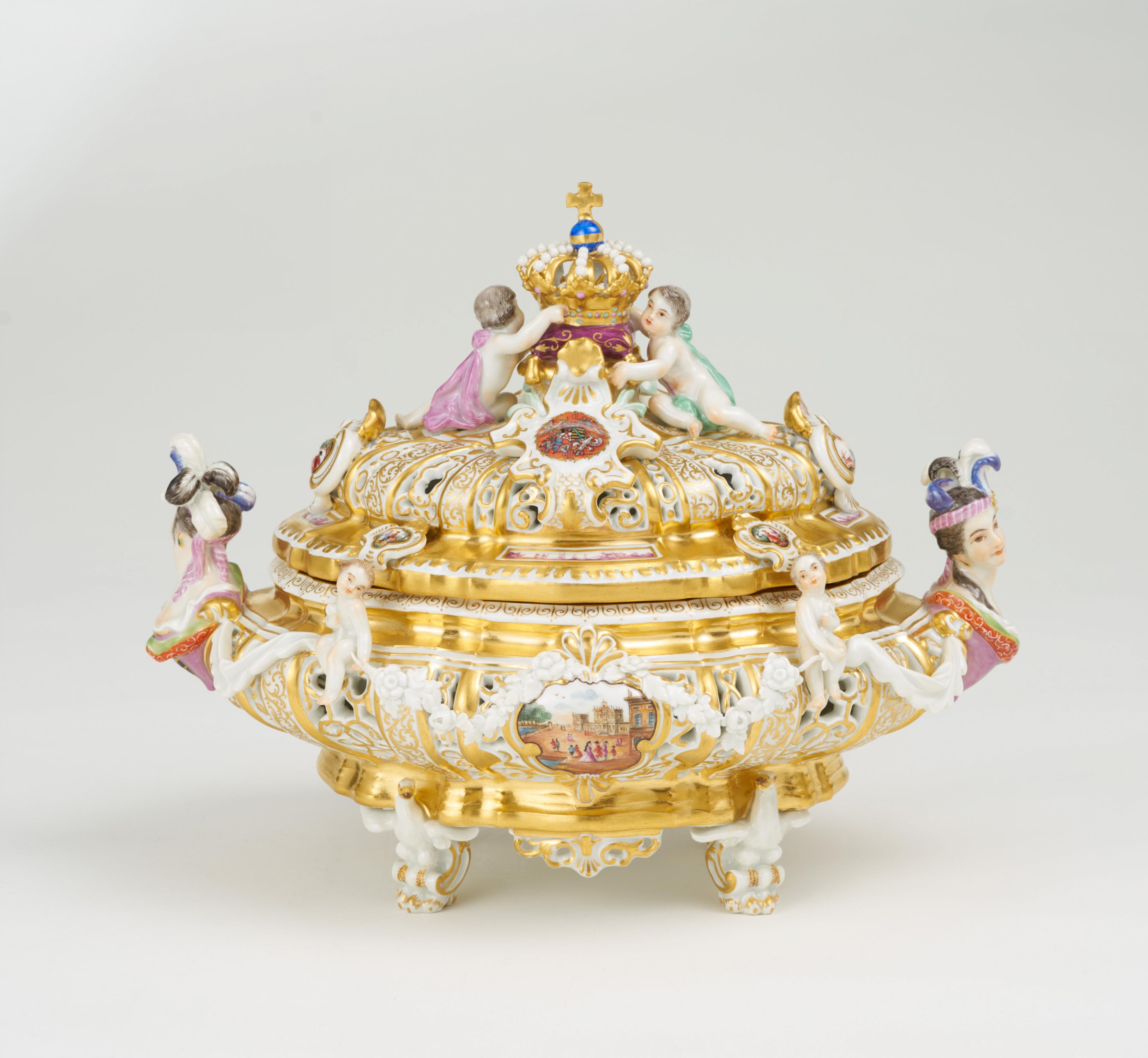  Porcelain crown tureen, so-called "Drüselkästchen" of Maria Josepha  - Image 3 of 9