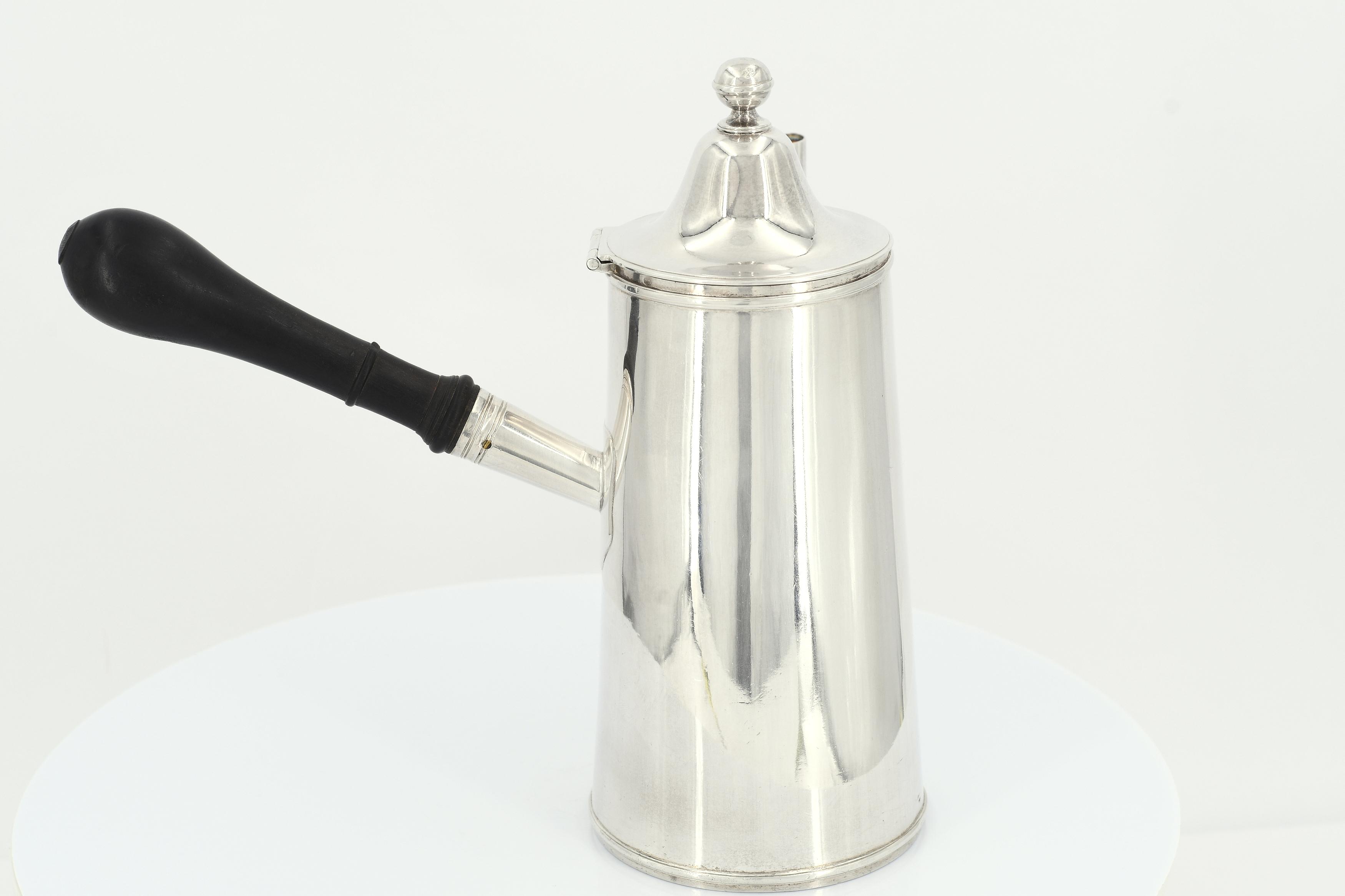 Silver coffee pot with side handle and sleek body - Image 4 of 7