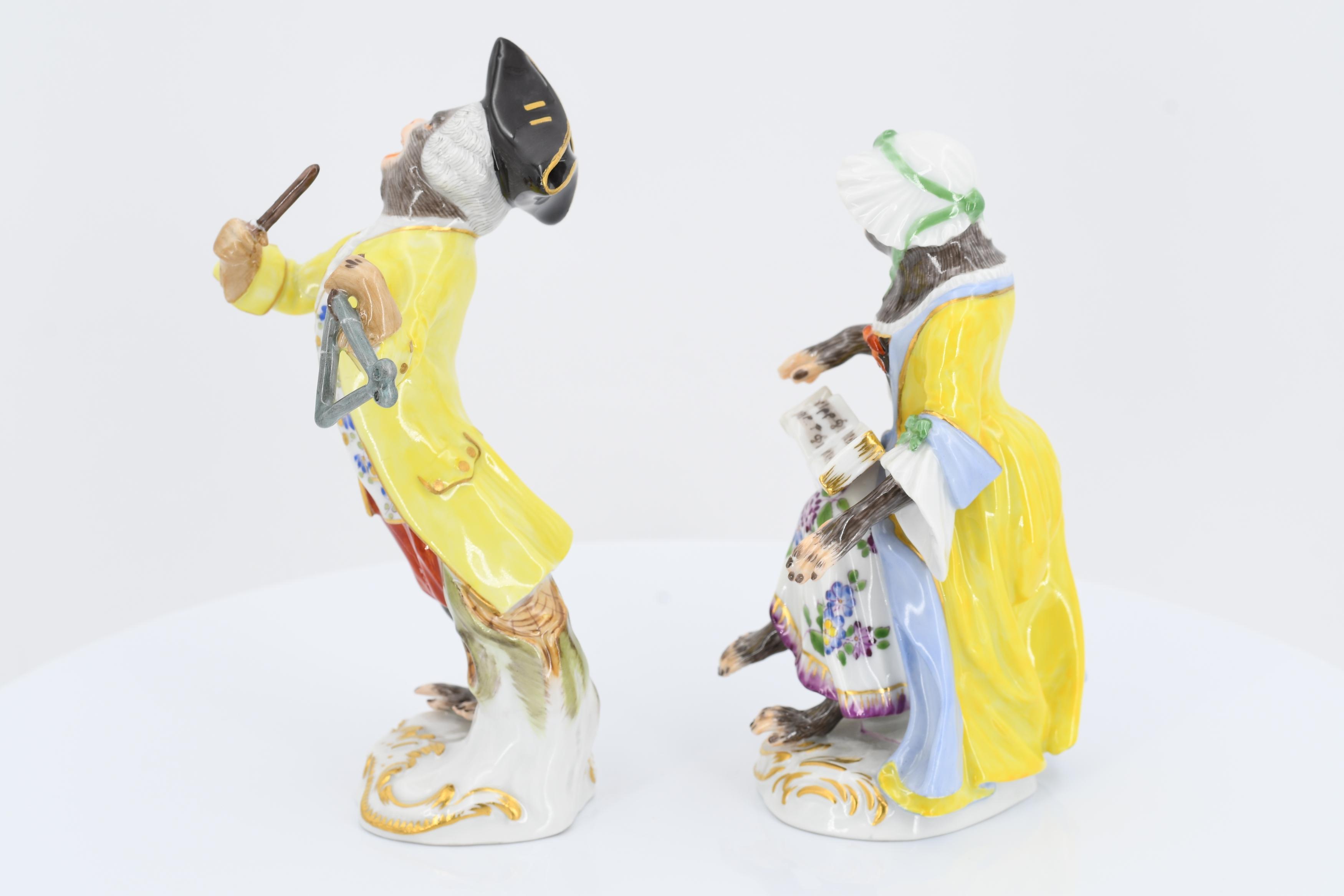 19 porcelain figurines and one music desk from the ape chapel - Image 13 of 27