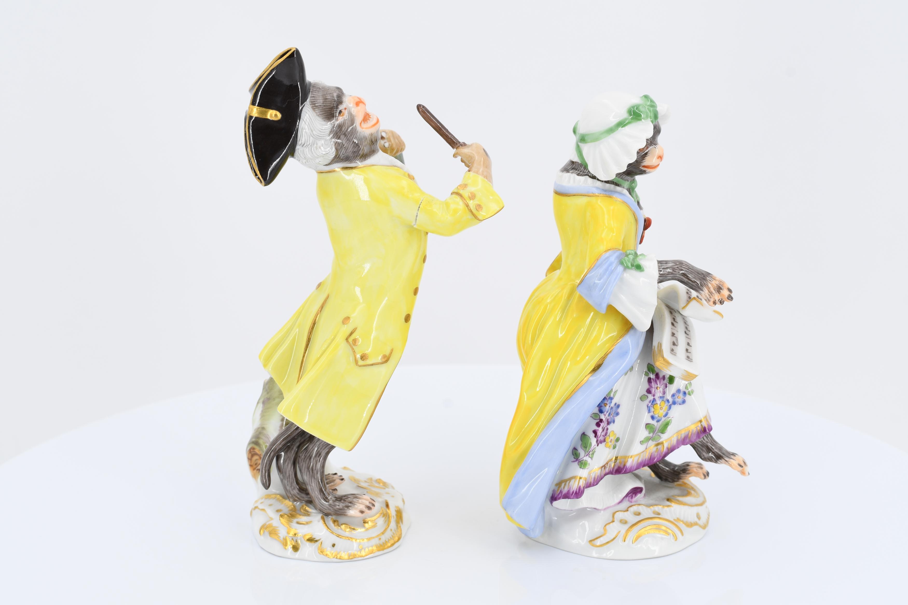 19 porcelain figurines and one music desk from the ape chapel - Image 15 of 27