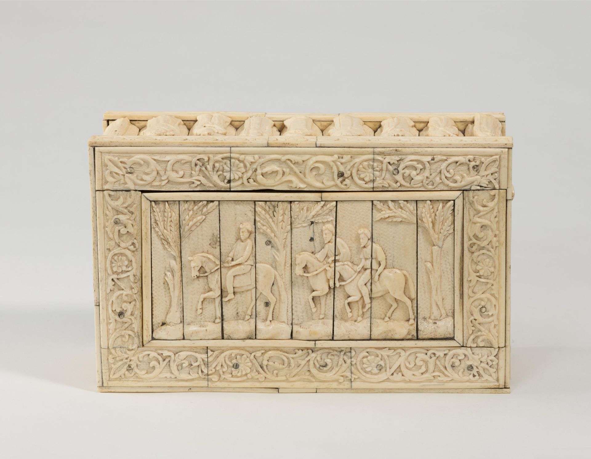 Bone and wood cassette with figural decor - Image 5 of 8