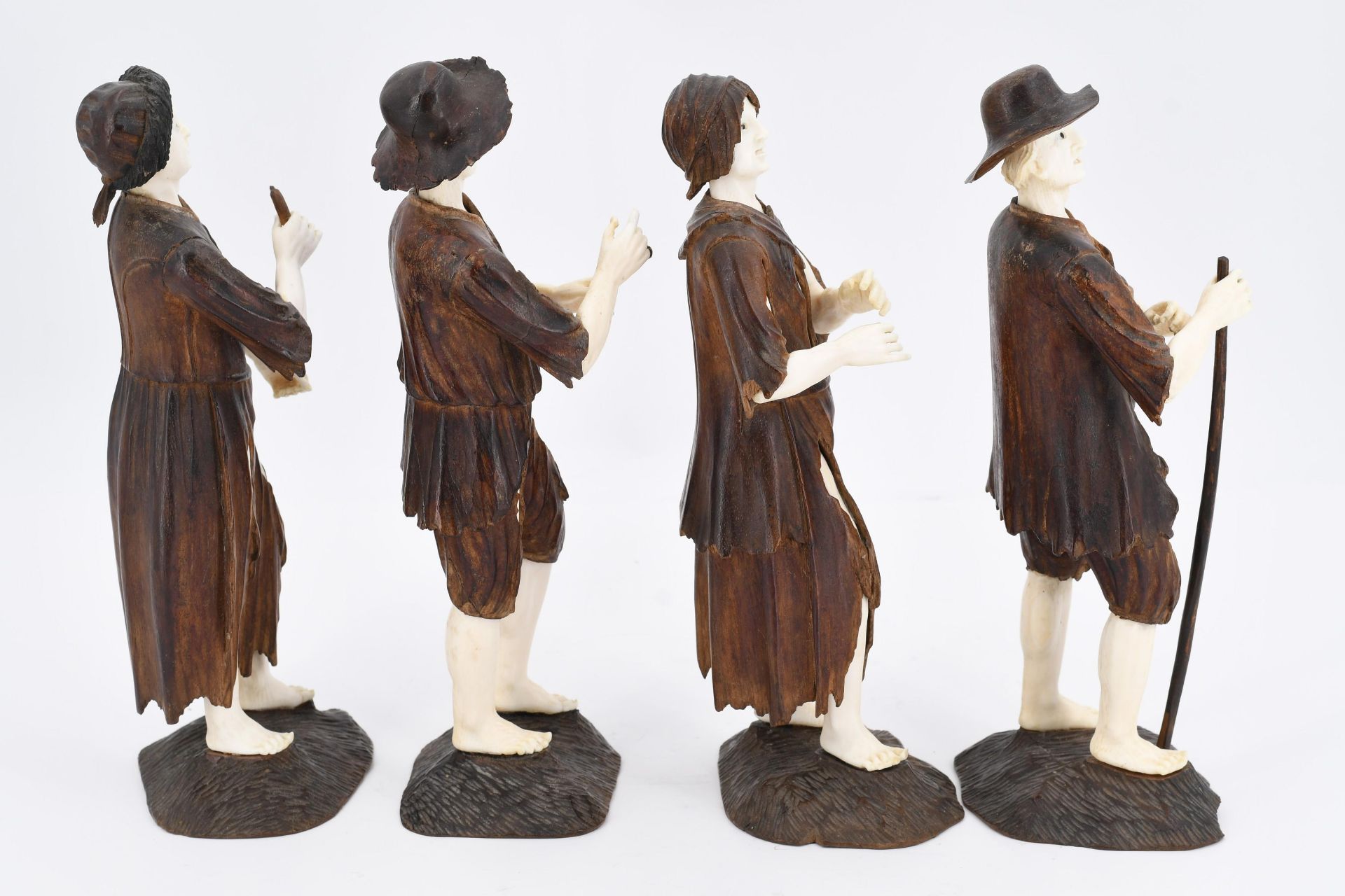 Four limewood and ivory beggar figurines - Image 5 of 6