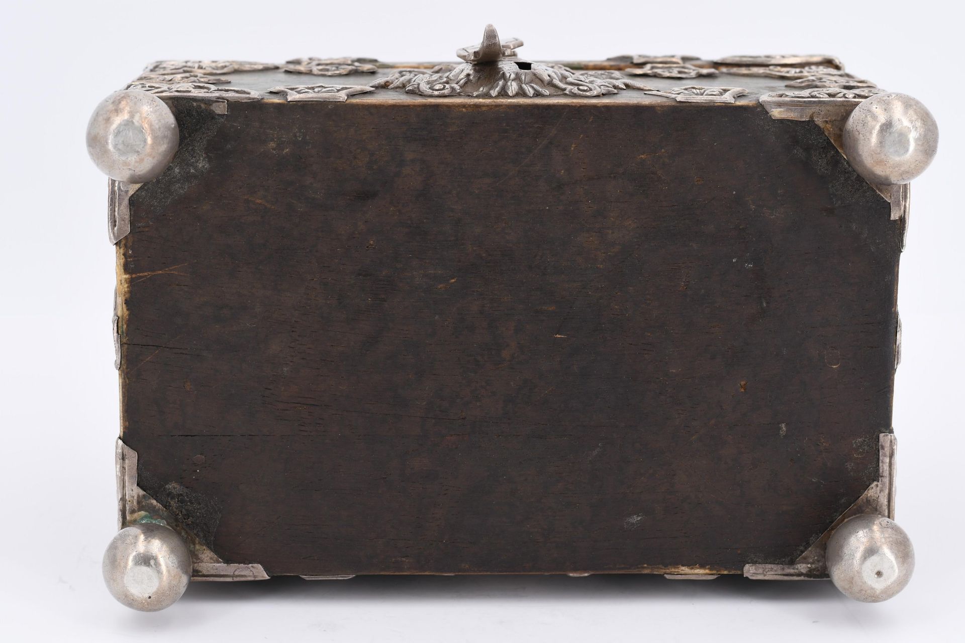 Small wooden casket with silver fittings - Image 6 of 6