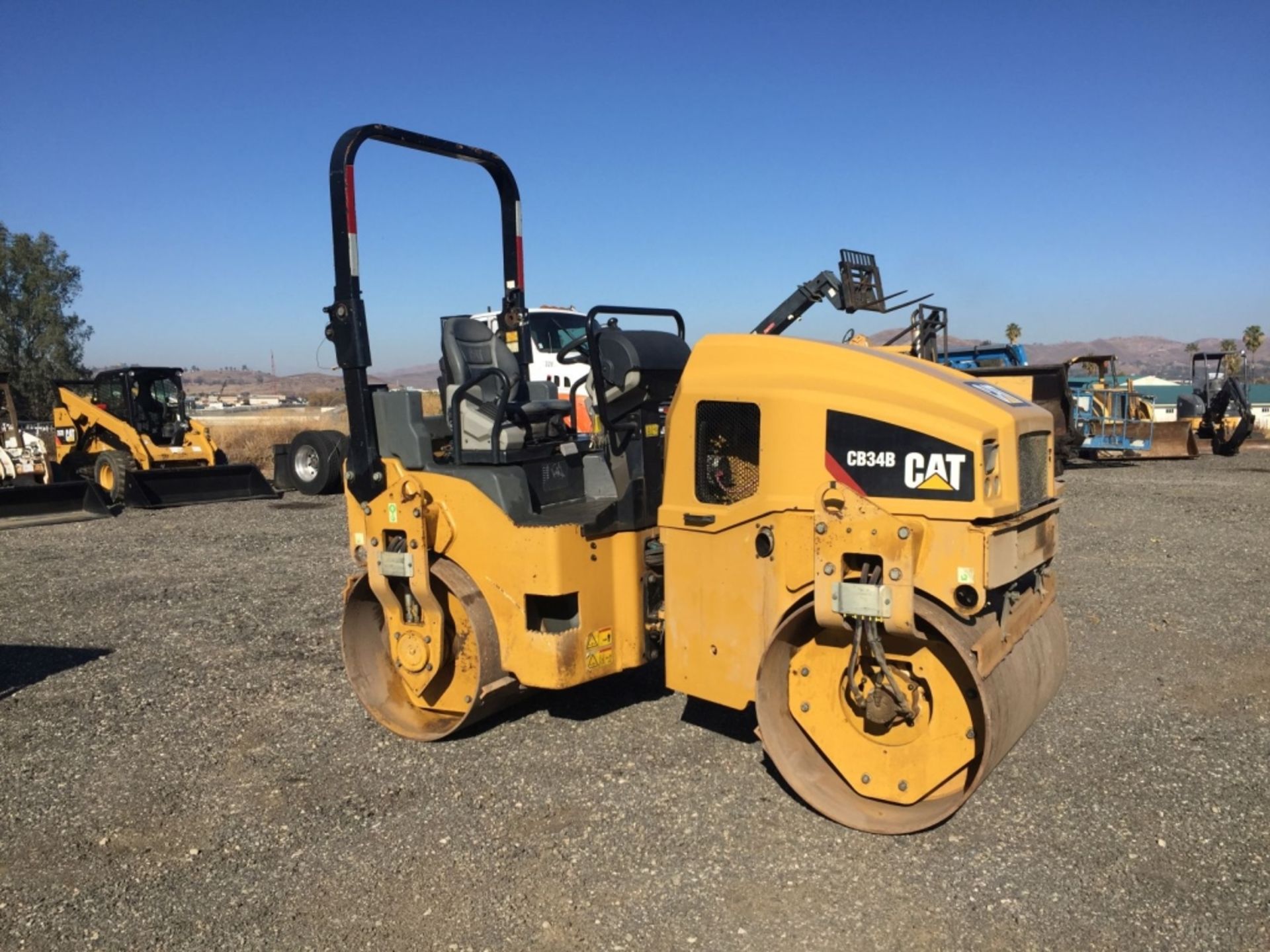 2014 Caterpillar CB34B Vibratory Tandem Roller,