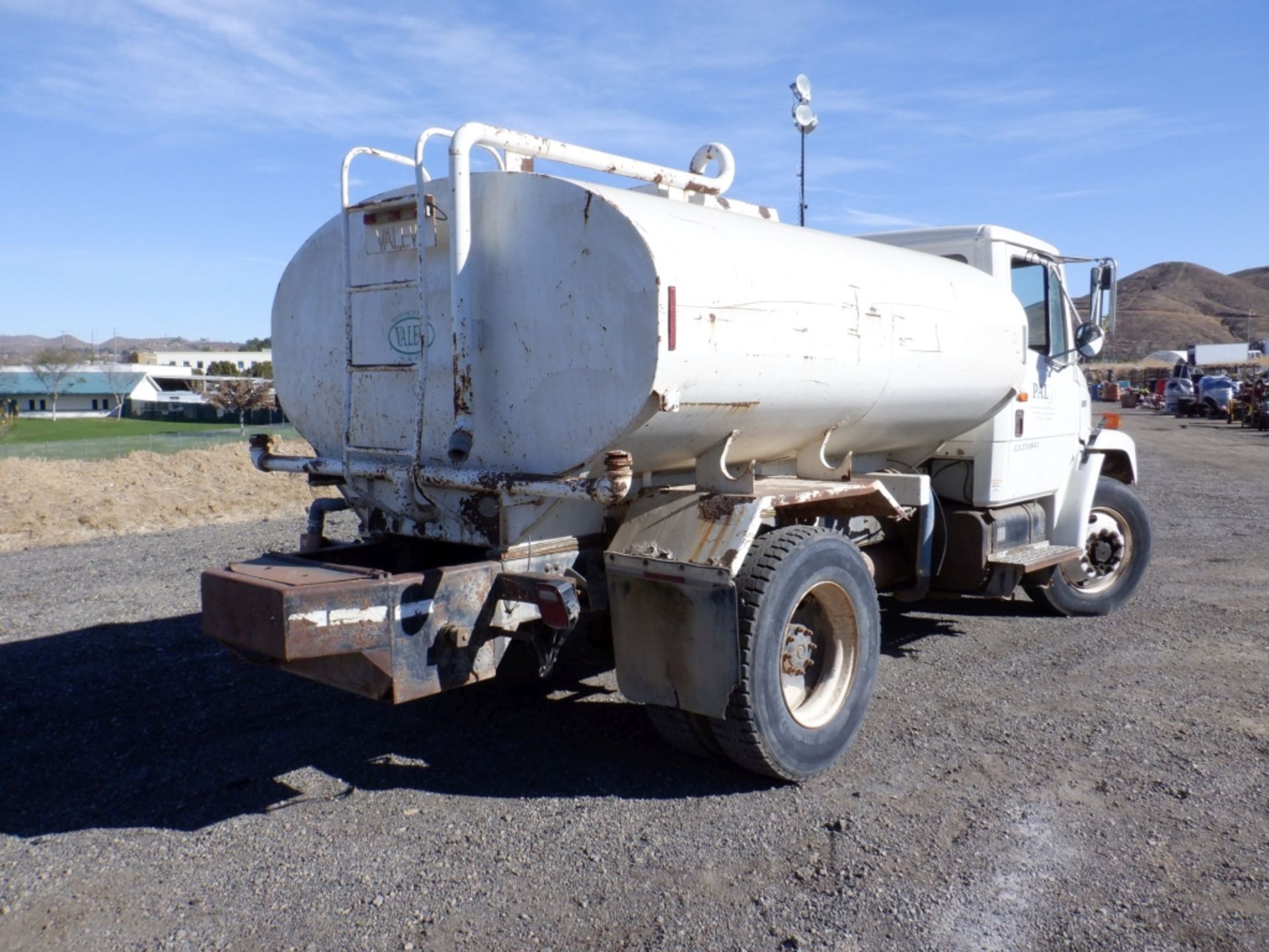 Freightliner FL70 2500 Gallon Water Truck, - Image 5 of 47