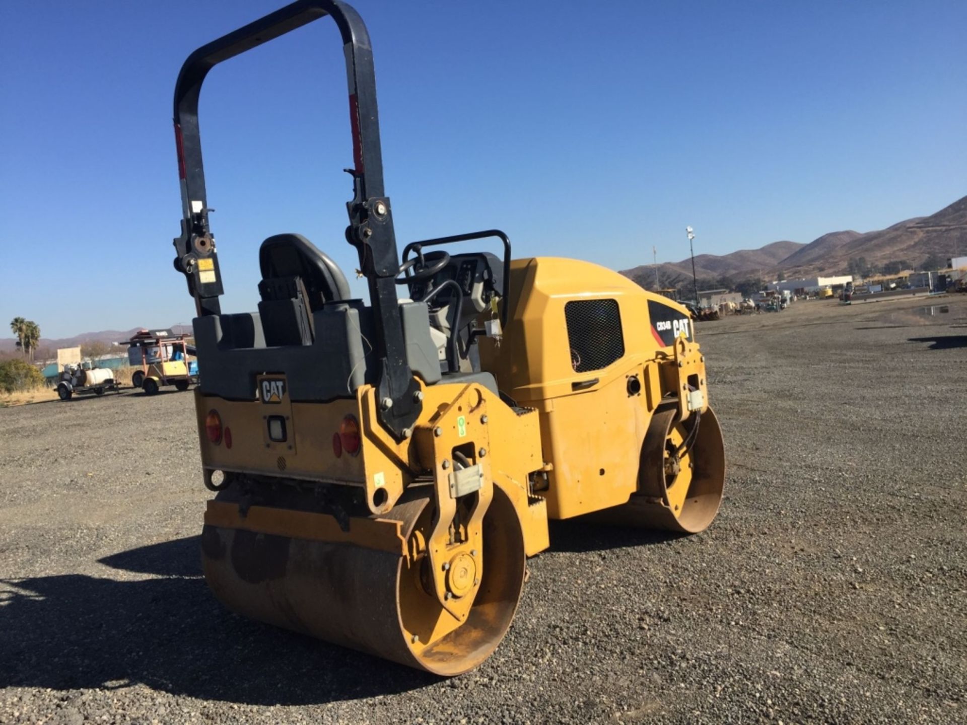 2014 Caterpillar CB34B Vibratory Tandem Roller, - Image 8 of 28