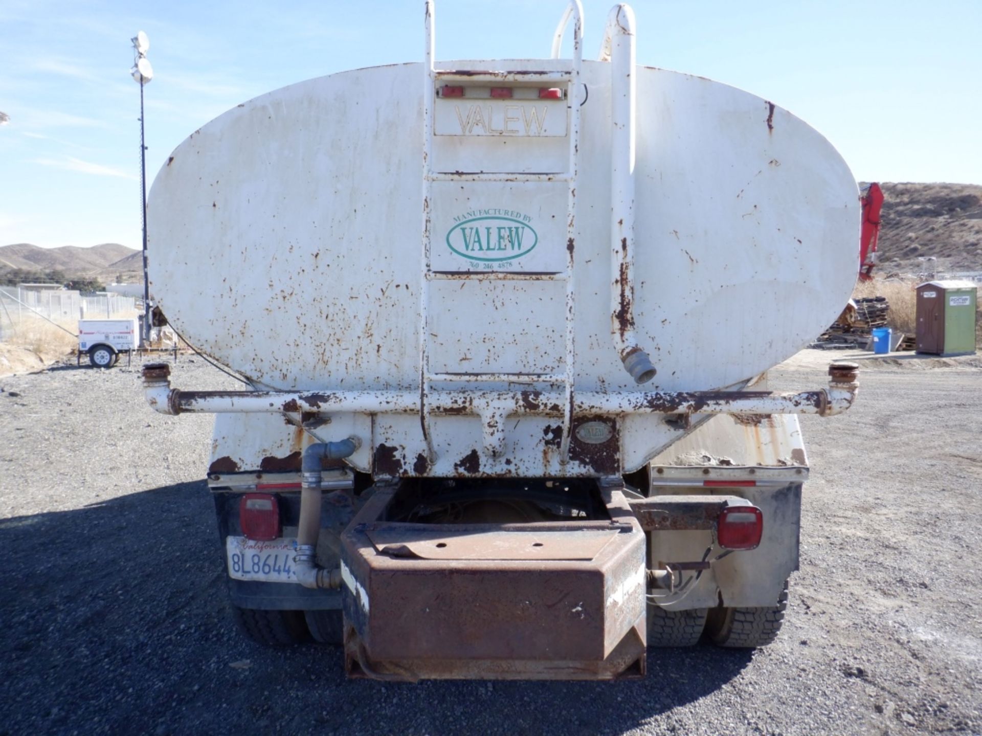 Freightliner FL70 2500 Gallon Water Truck, - Image 15 of 47