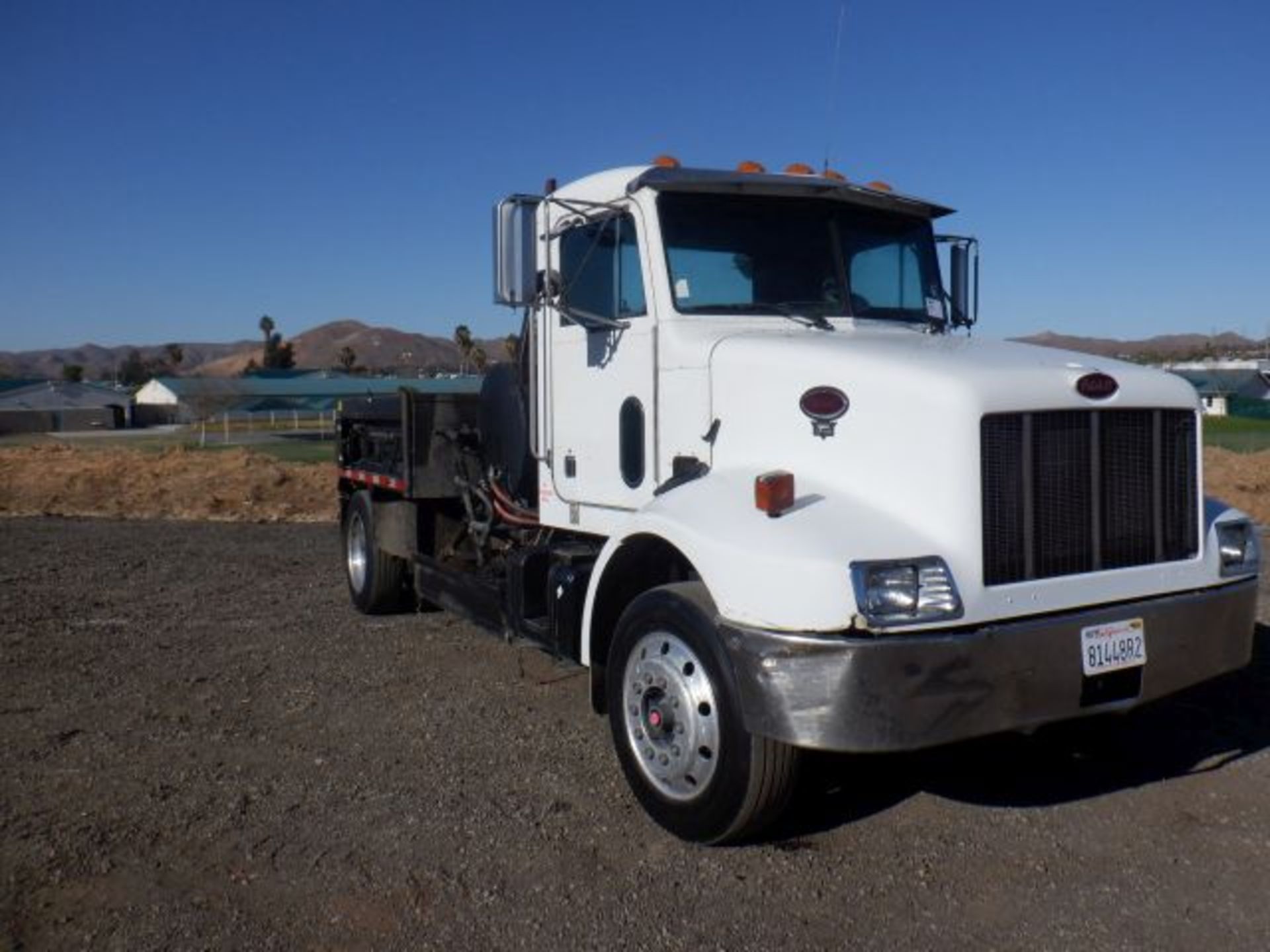 Peterbilt 330 Asphalt Patch/Dump Truck, - Image 2 of 18