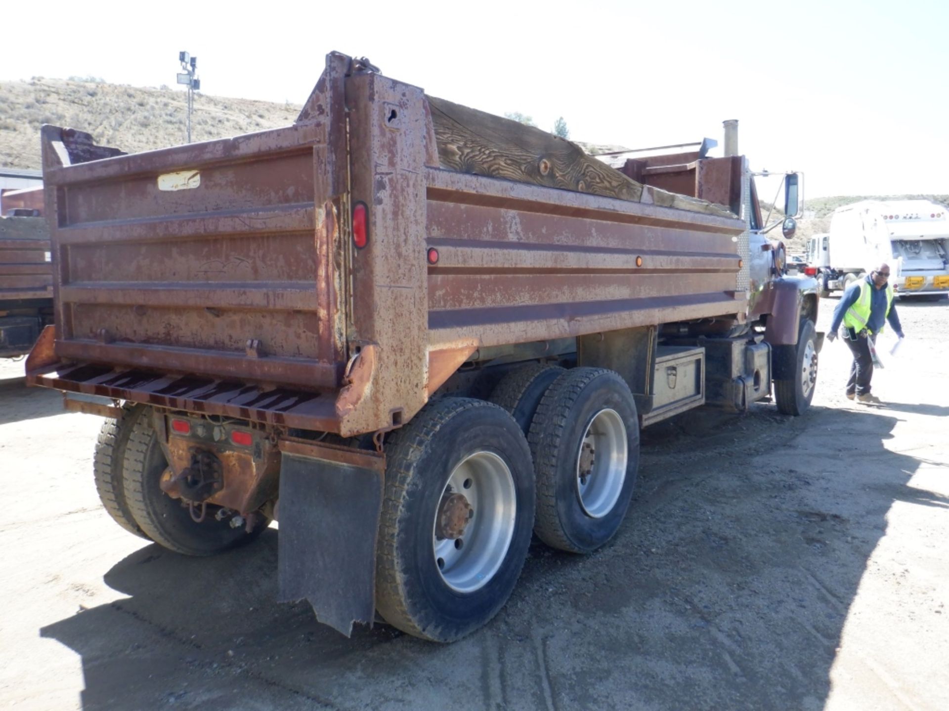Ford L9000 Dump Truck, - Image 3 of 19
