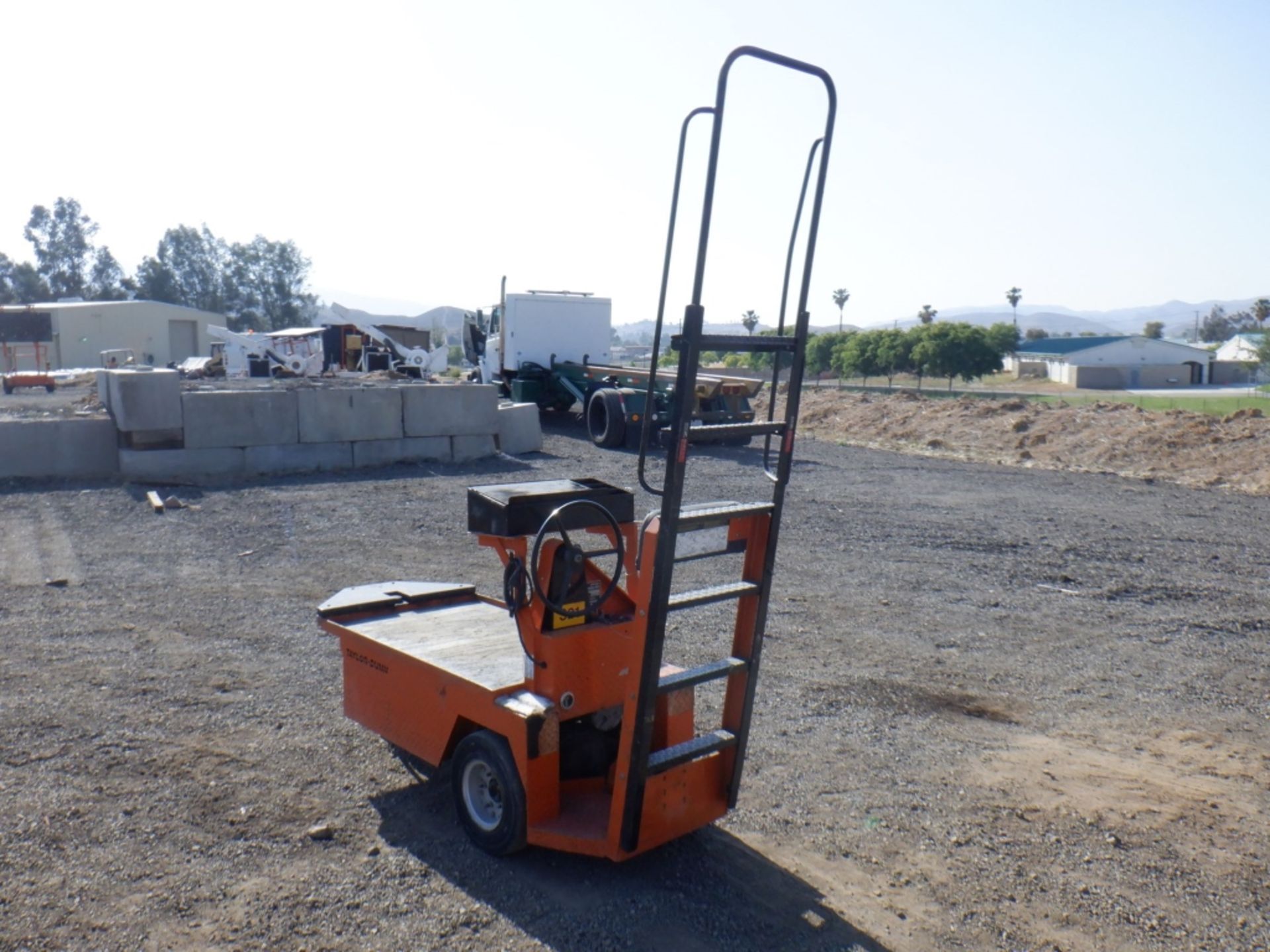 Taylor Dunn SC1-59 3-Wheel Stand On Utility Cart, - Image 4 of 11