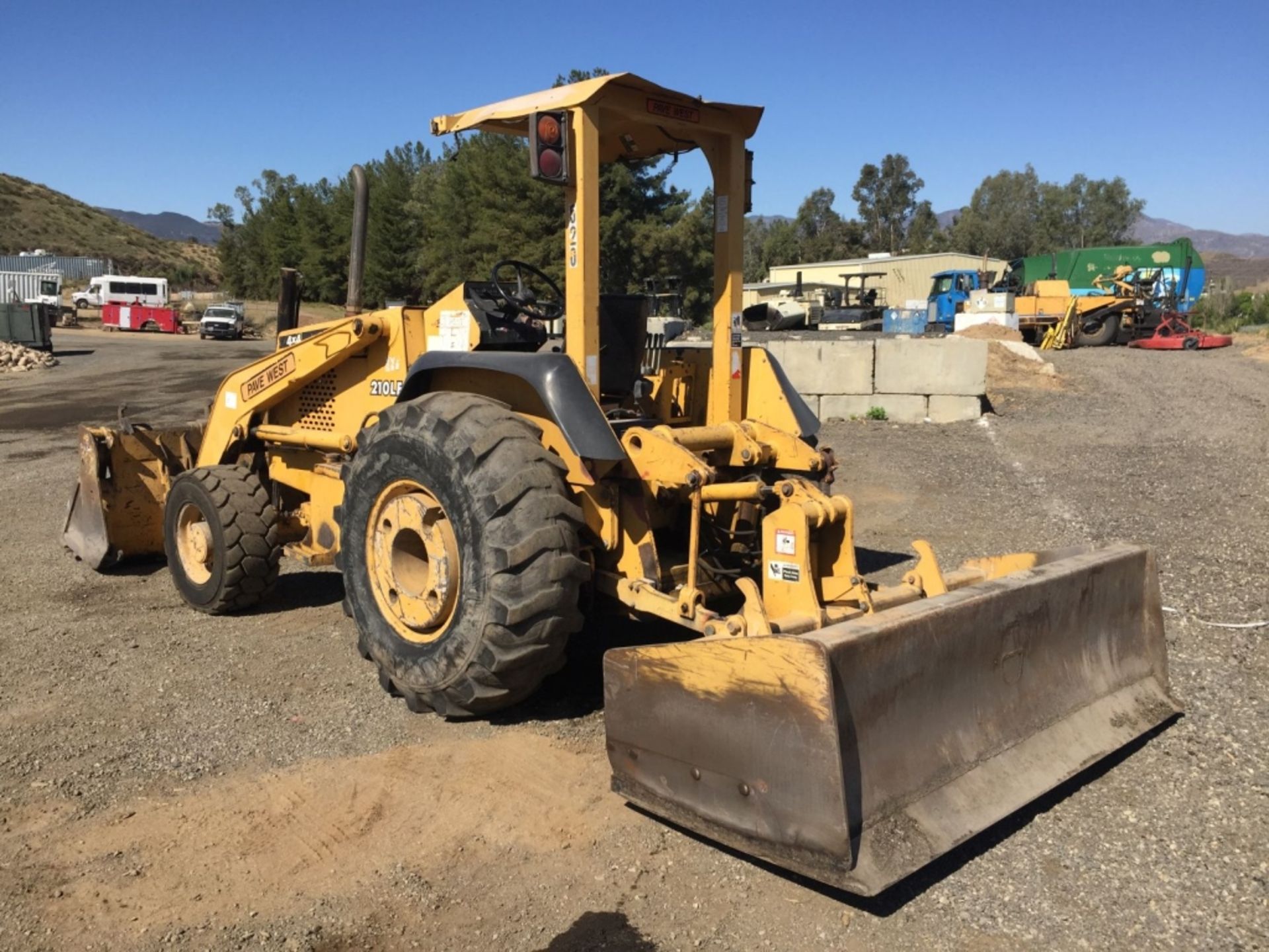 2003 John Deere 210LE Skip Loader, - Image 4 of 19