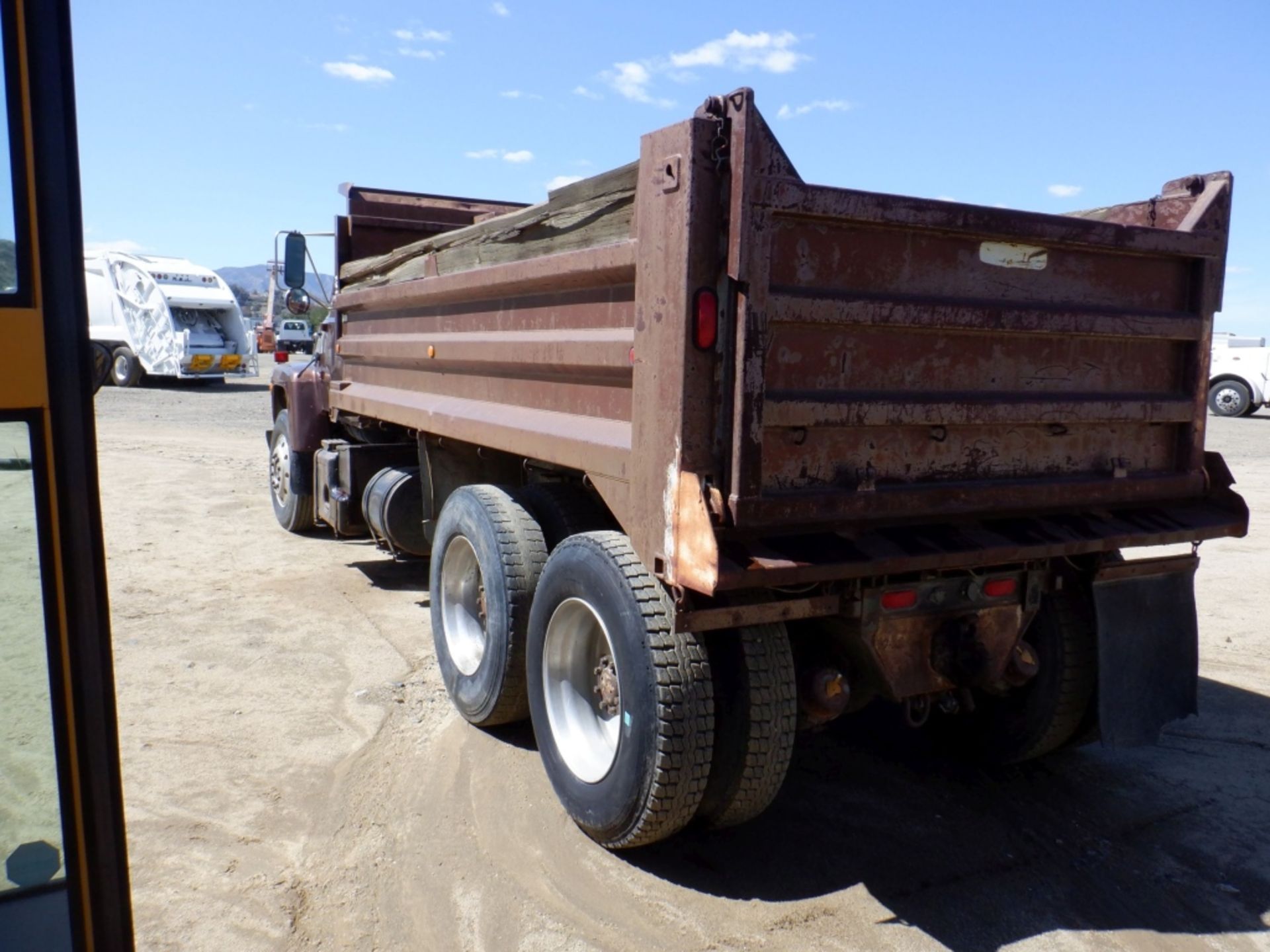 Ford L9000 Dump Truck, - Image 4 of 19