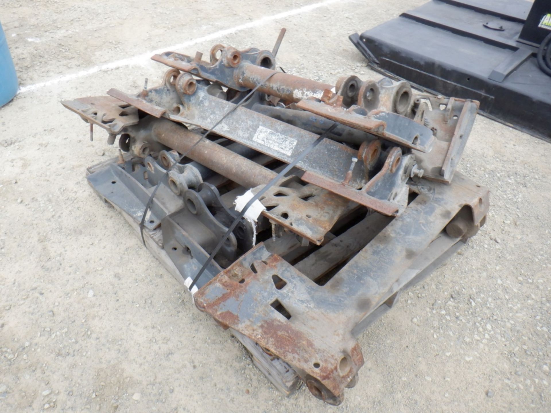 Pallet of Skid Steer Mounting Plates. - Image 2 of 3