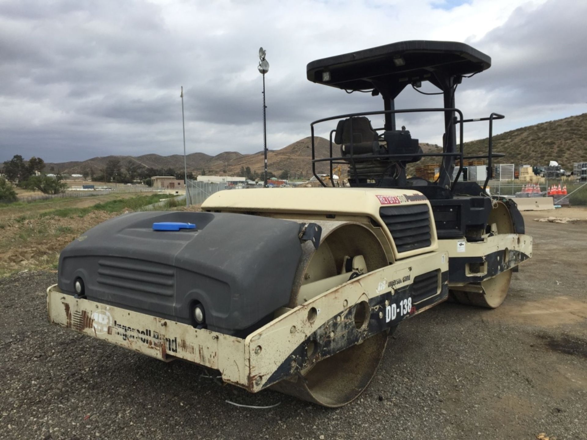 2005 Ingersoll Rand DD-138HFA Vibratory Tandem - Image 4 of 16