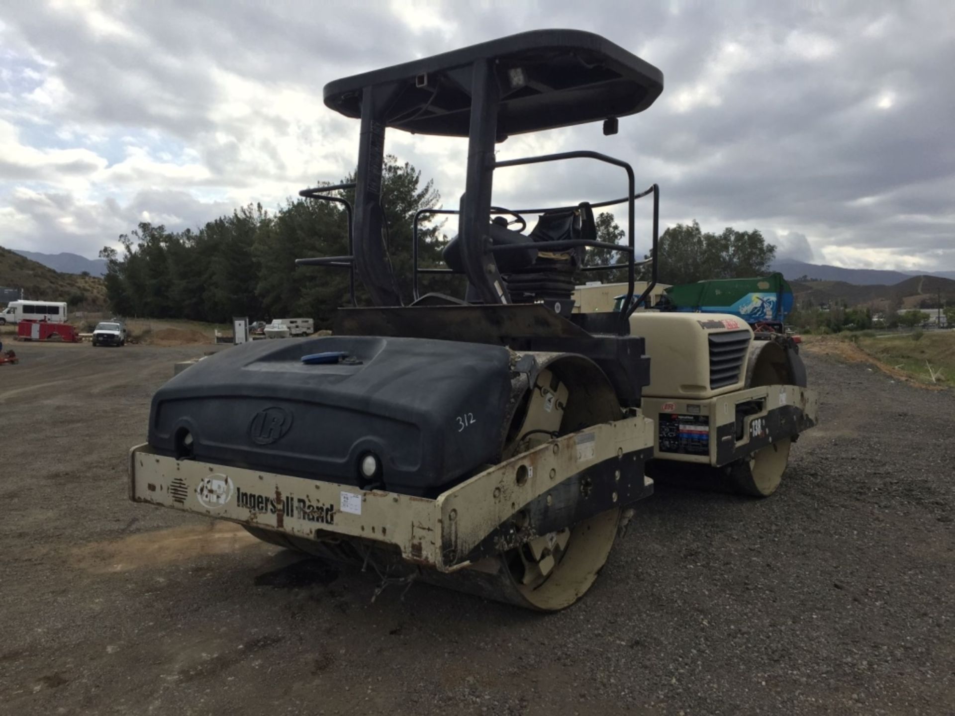 2005 Ingersoll Rand DD-138HFA Vibratory Tandem - Image 2 of 16