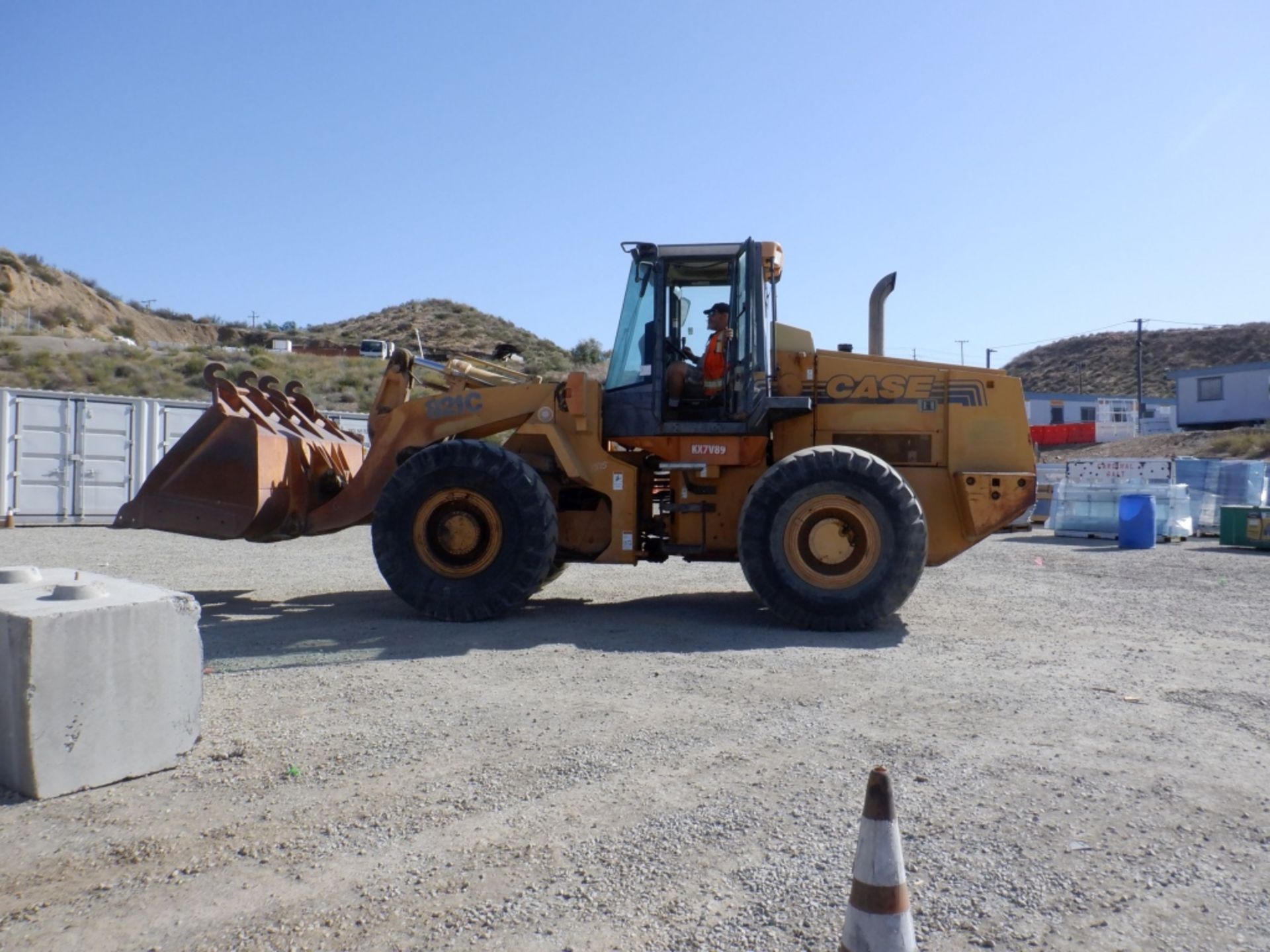 Case 821C Wheel Loader, - Image 5 of 33