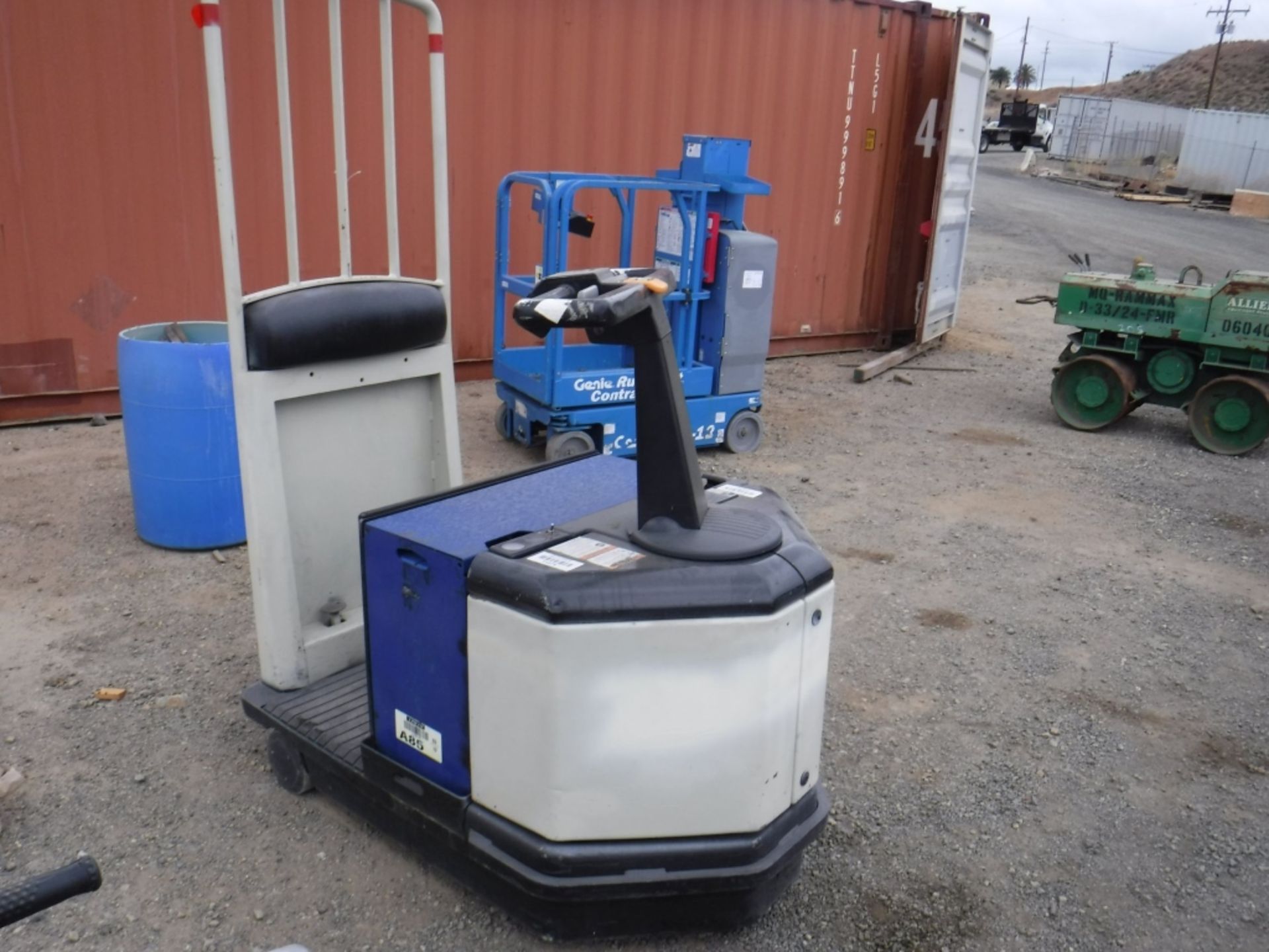 Crown TR3000 Stand-Up Warehouse Tug, - Image 2 of 10