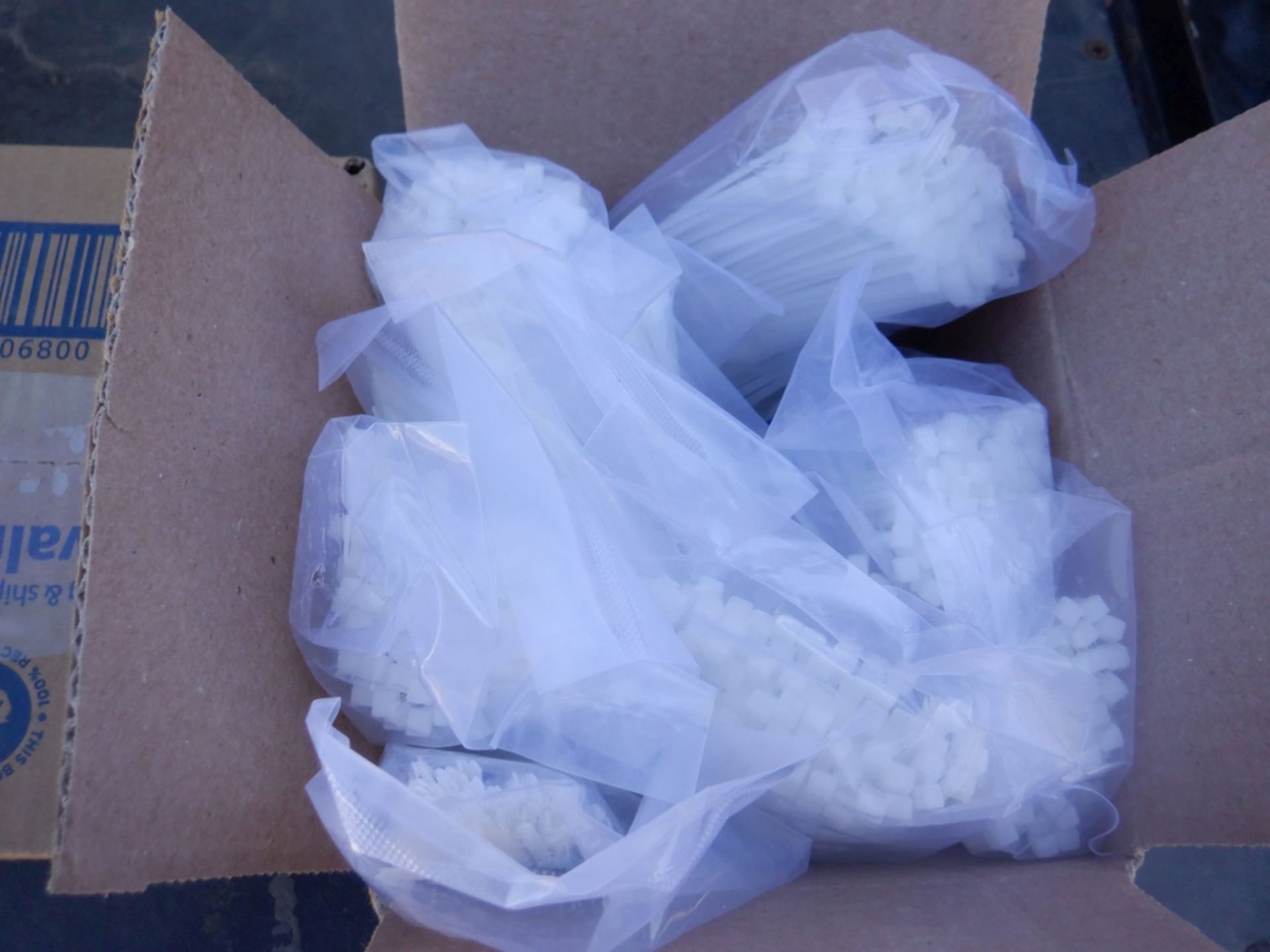 (2) Boxes of 2.7 x 200M Nylon Cable Ties. - Image 2 of 3