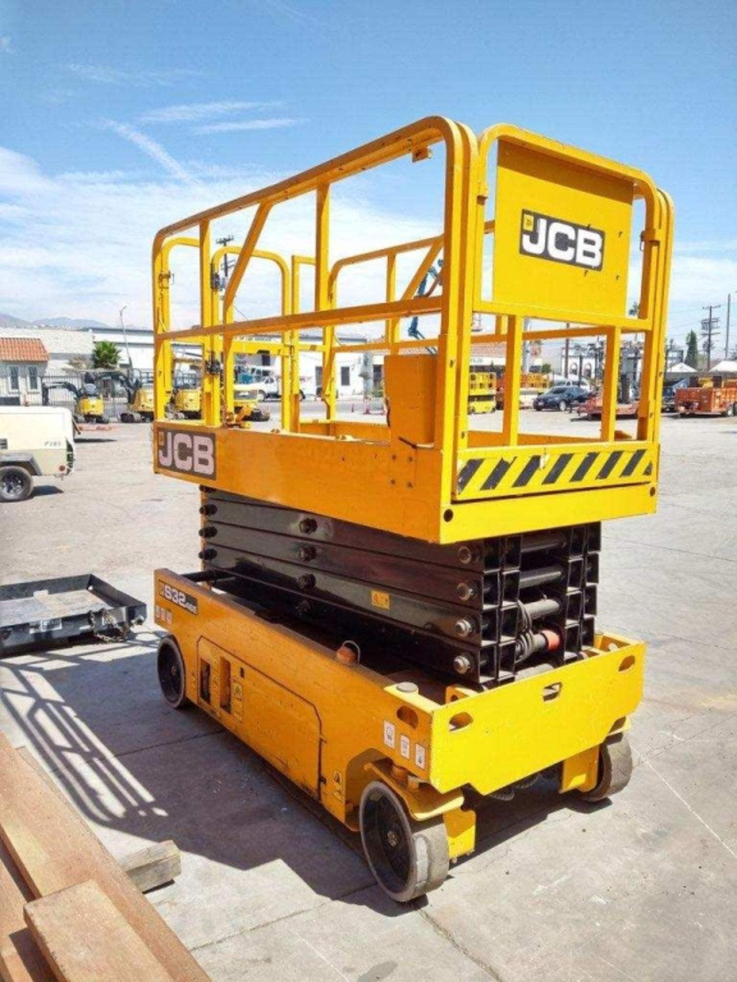 2017 JCB 3246 Scissor Lift.