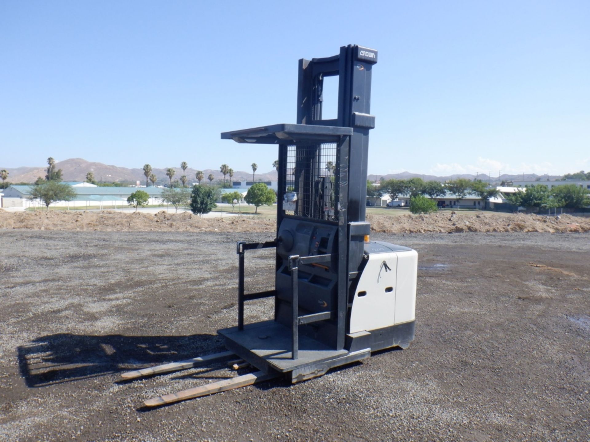 Crown SP3400 Industrial Forklift,