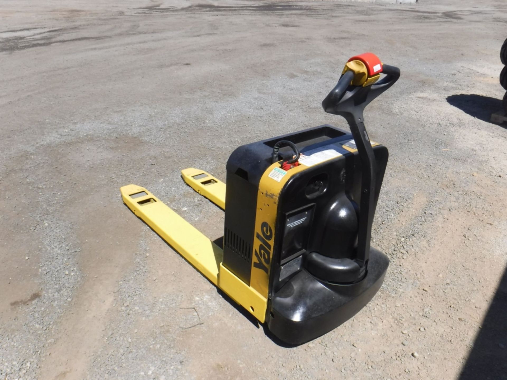 Yale M93040-EN24T2748 Pallet Jack, - Image 8 of 14