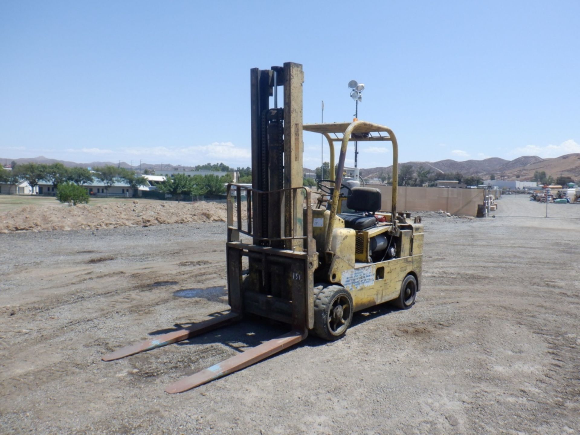 Towmotor 670S Industrial Forklift,