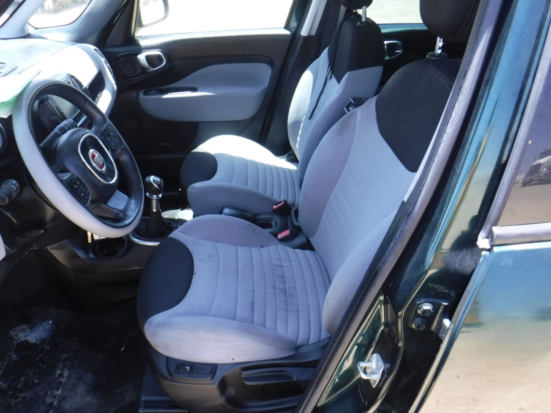 2014 Fiat 500L Sedan, - Image 8 of 21