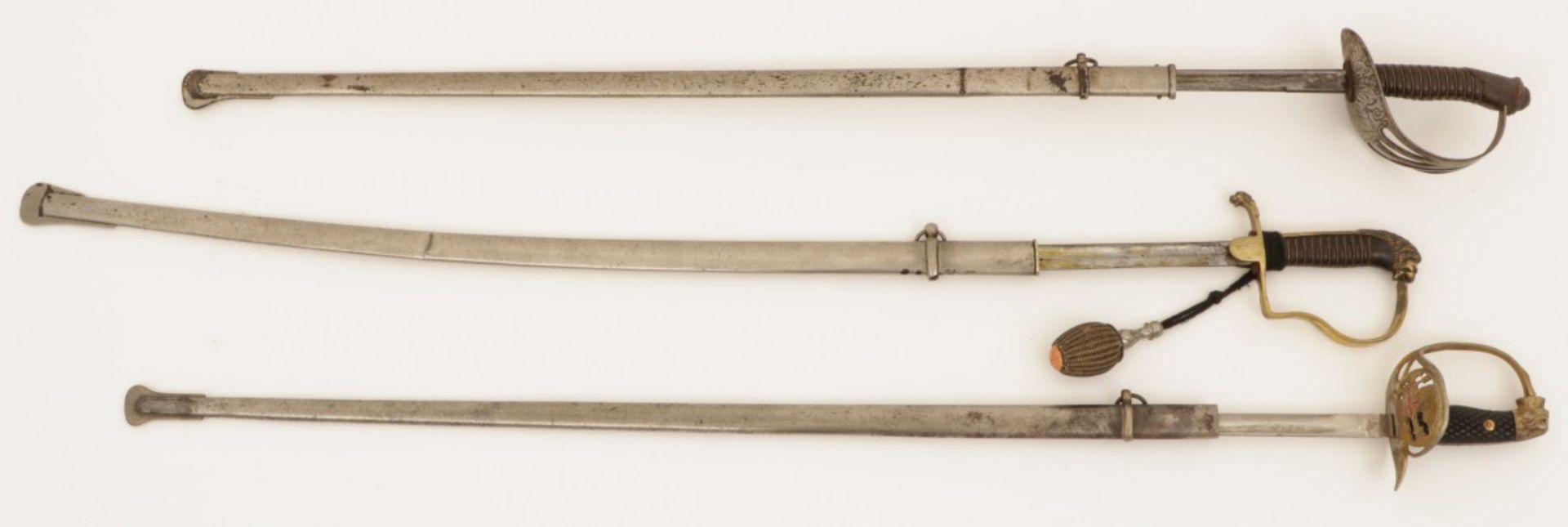 A lot with (3) various sabers, a.w. (2) officers' sabers, 19th century.