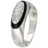White gold pave ring, with approx. 0.27 ct. diamond and onyx - 14 ct.