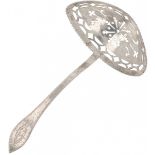 Sprinkler spoon silver.