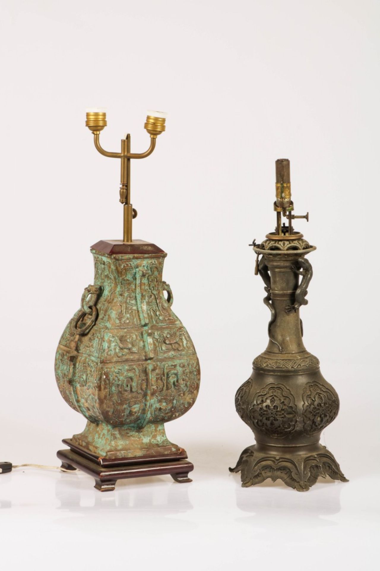 A lot with (2) Chinese table-lamps, 20th century.