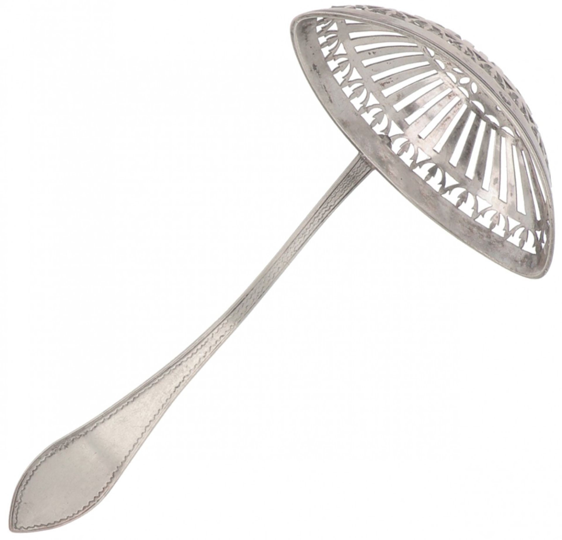 Sprinkler spoon silver.