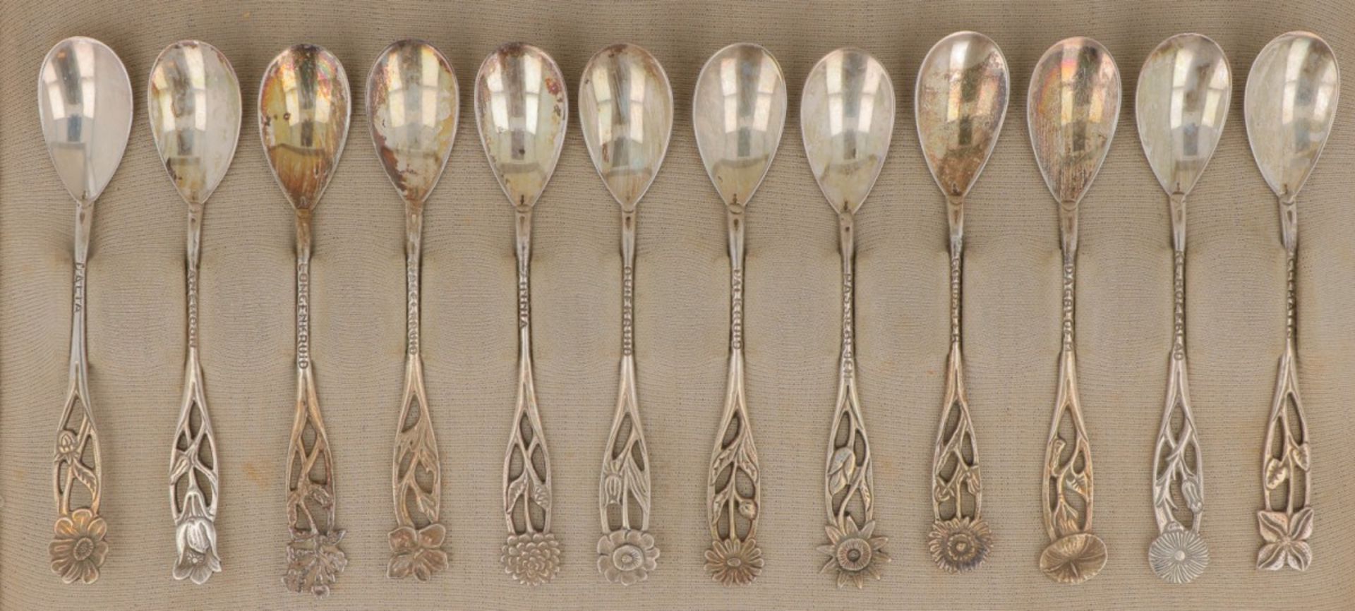 12) Piece set of teaspoons silver. - Bild 2 aus 2