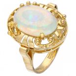 Yellow gold oval ring set with natural welo opal - 20 ct.