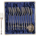 (13) Piece set of cake forks and cream spoon silver.