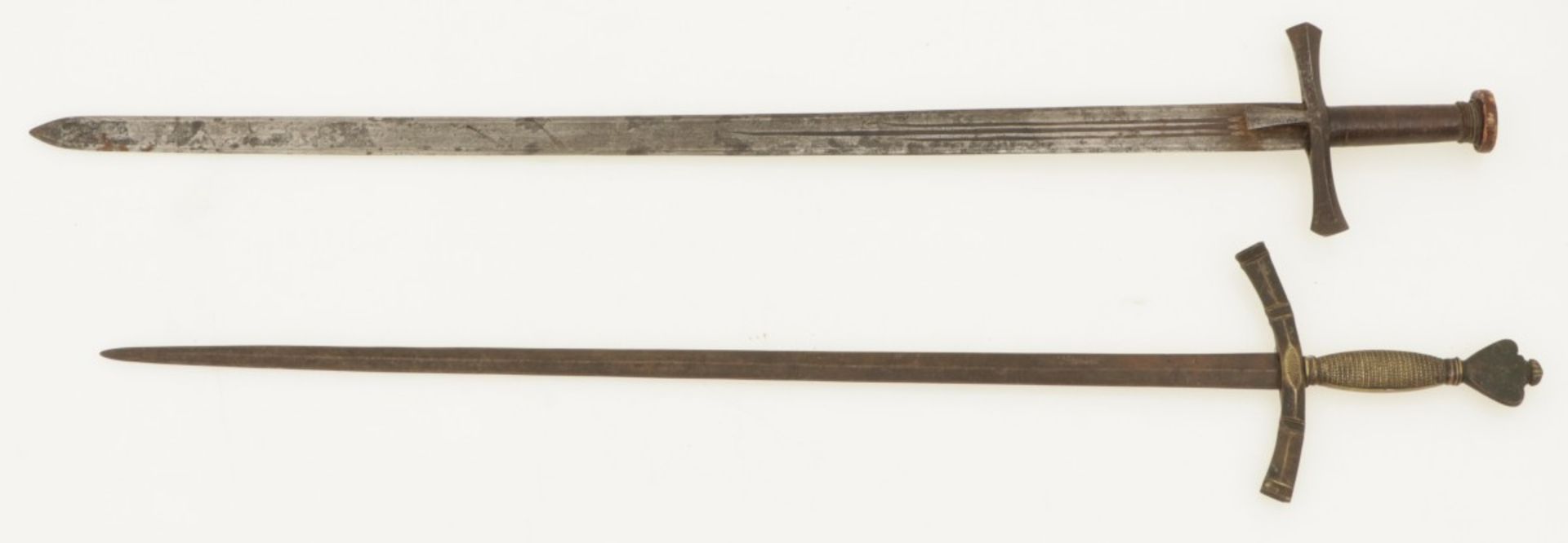 A lot with (2) various Touareg swords, North Africa, 19th/ 20th century.