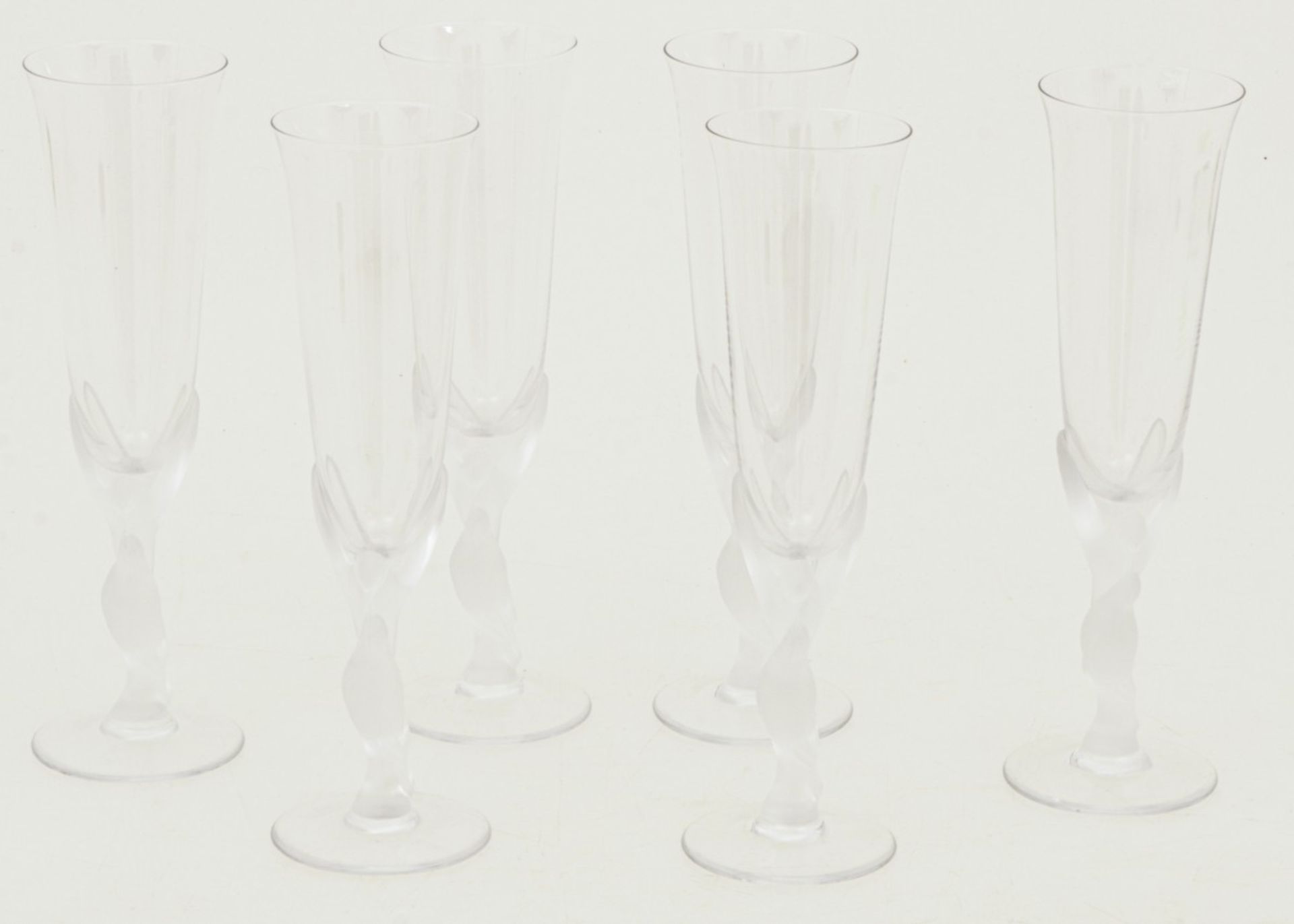 A lot with (6) Igor Carl Fabergé champagne flutes - Kissing Doves. France, 20th century.