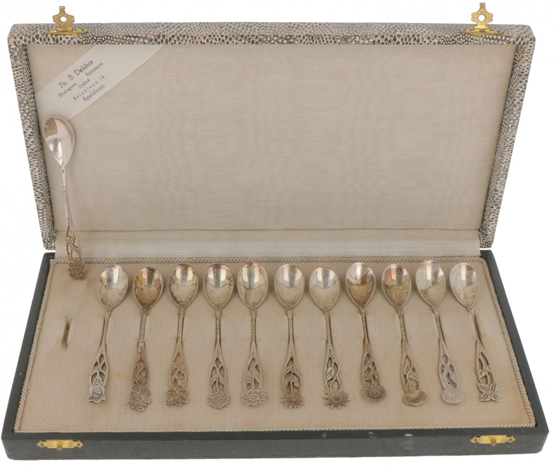 12) Piece set of teaspoons silver.