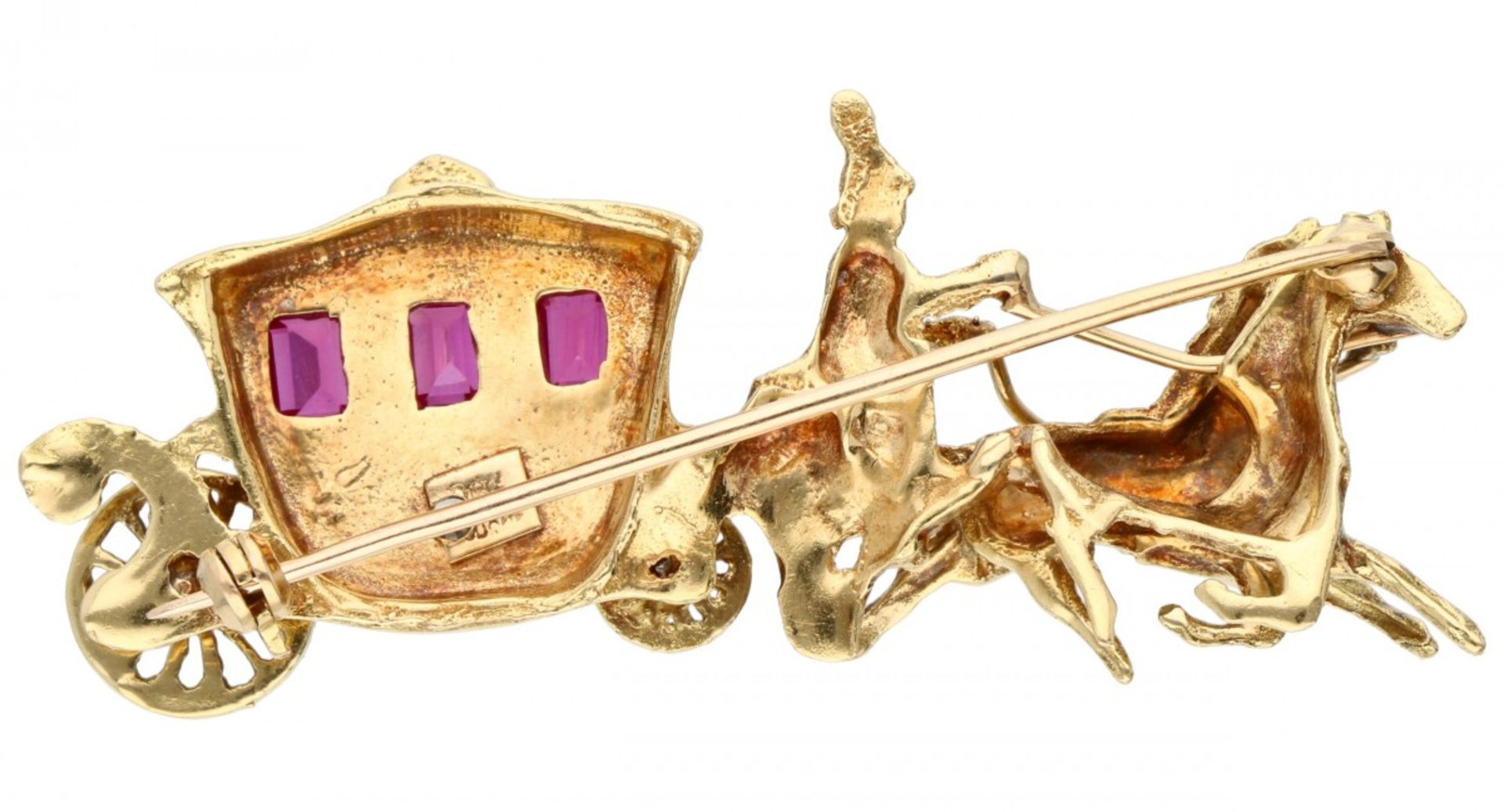 Yellow gold brooch of a horse-drawn carriage and coachman, with approx. 0.30 ct. diamond and synthet - Bild 2 aus 2