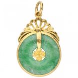 Yellow gold pendant, with jade - 22 ct.