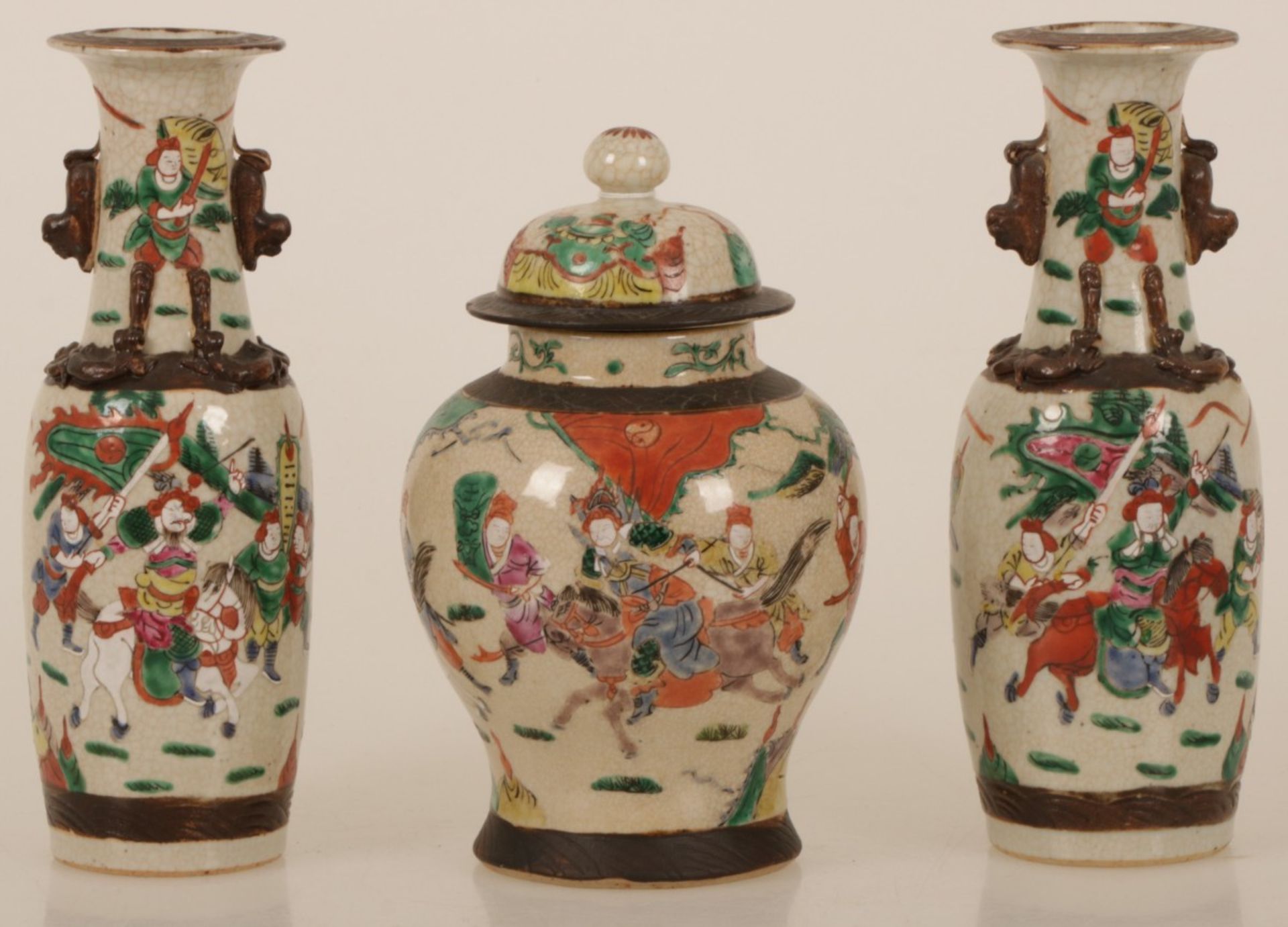 A Nan King earthenware garniture, 2nd half 20th Century.