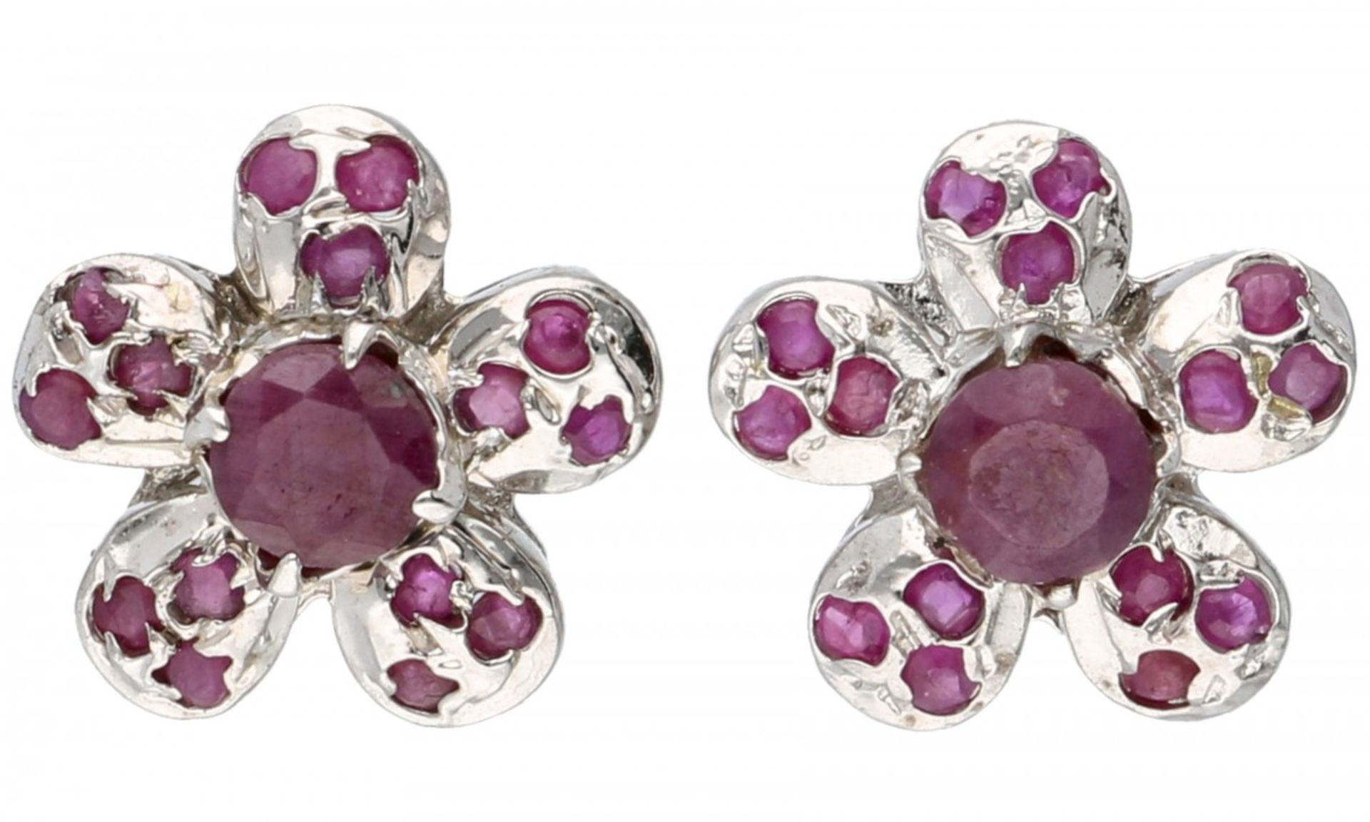 Silver flower-shaped earrings set with natural ruby - 925/1000.