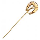 Yellow gold lapel pin with horseshoe and whip, set with diamond and pink rhinestones - 14 ct.