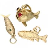 Lot of 3 pendants in the shape of a fish - 14 ct.
