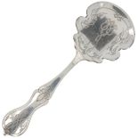 Pie scoop silver.